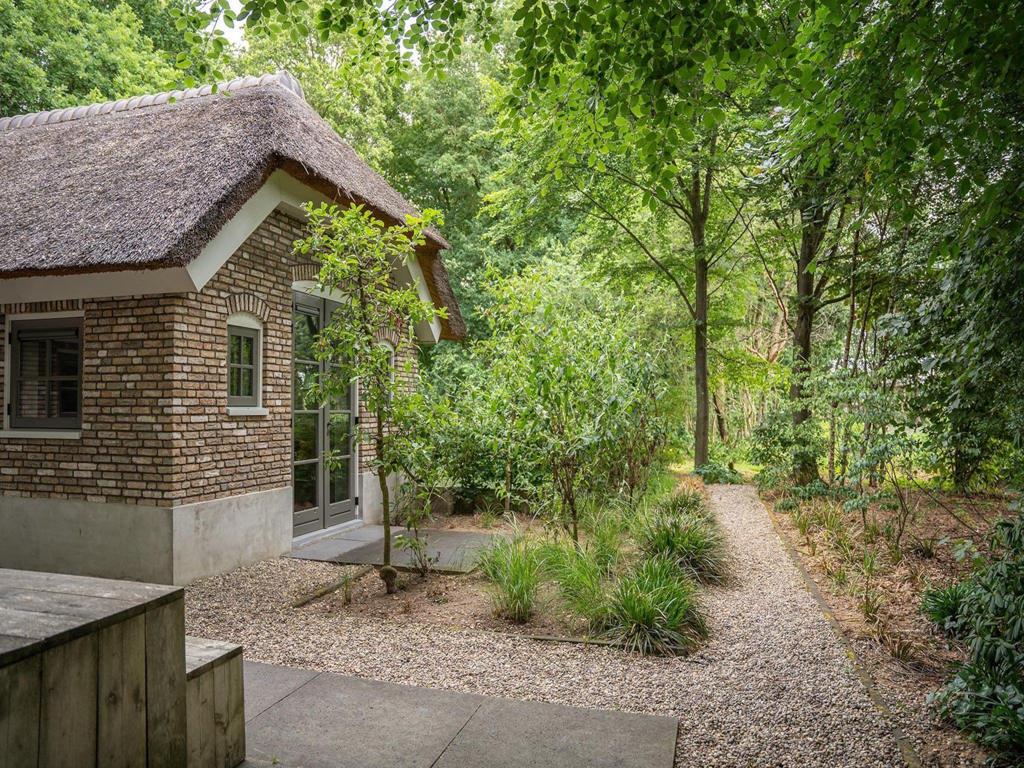 De buitenkant van Vlindervallei Boshuis 16p in Ermelo