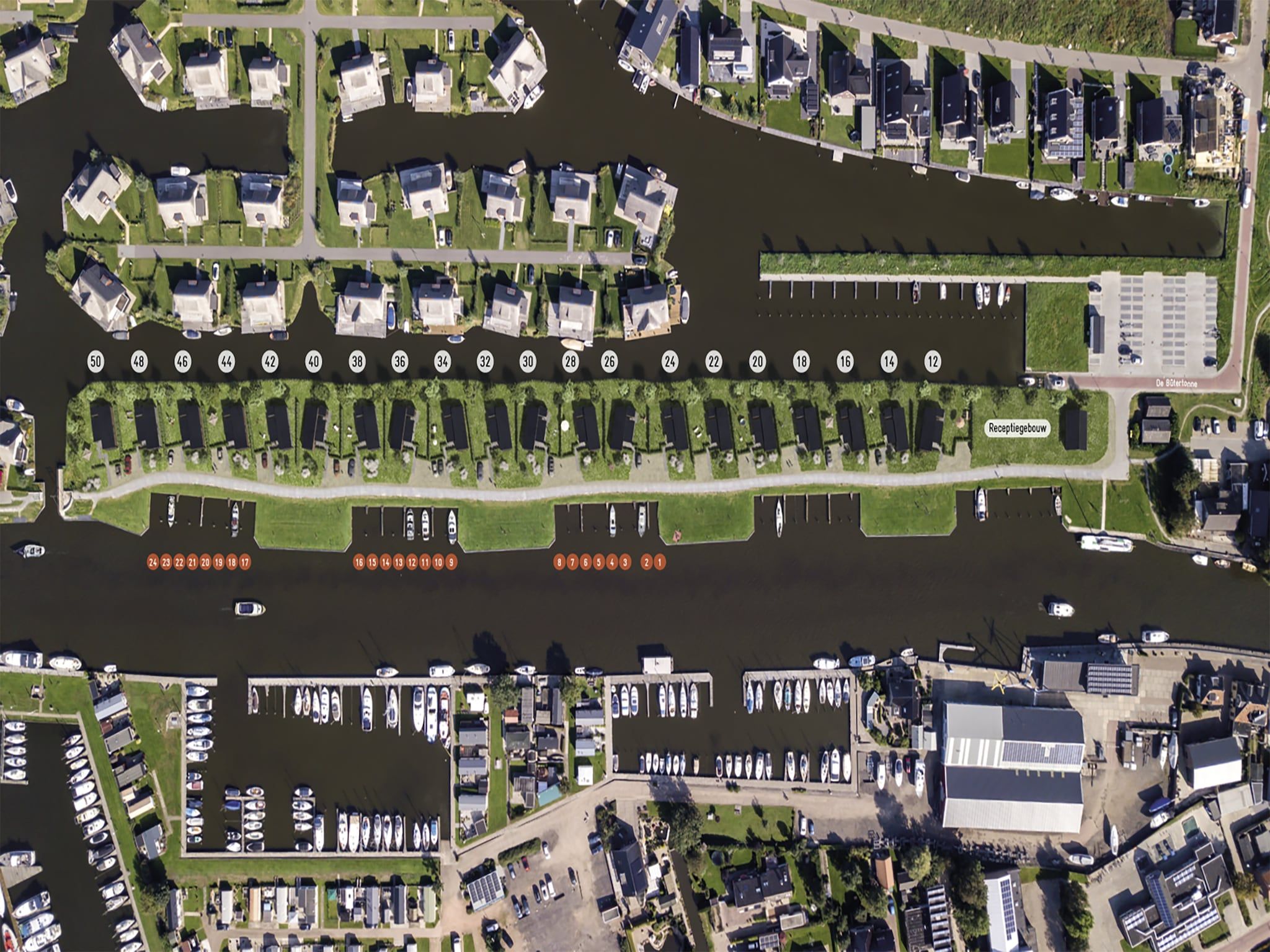Parkfaciliteiten bij Docklodge 28 in Delfstrahuizen