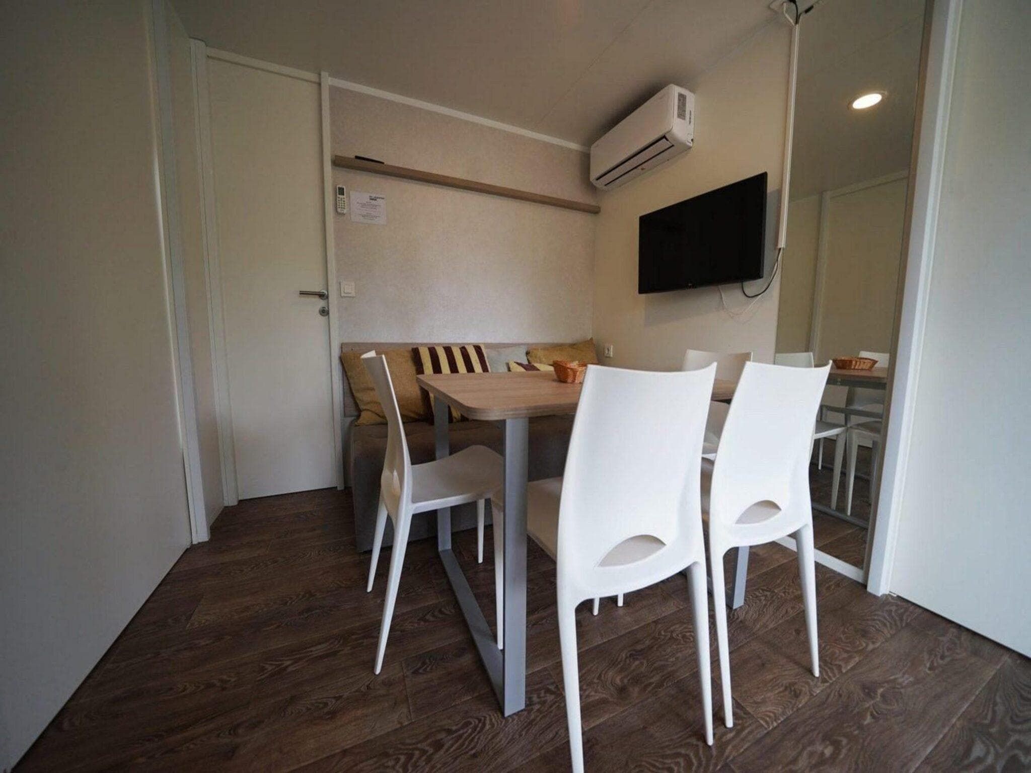 De eetkamer van Cosy Unique Plus 6 in Belfeld