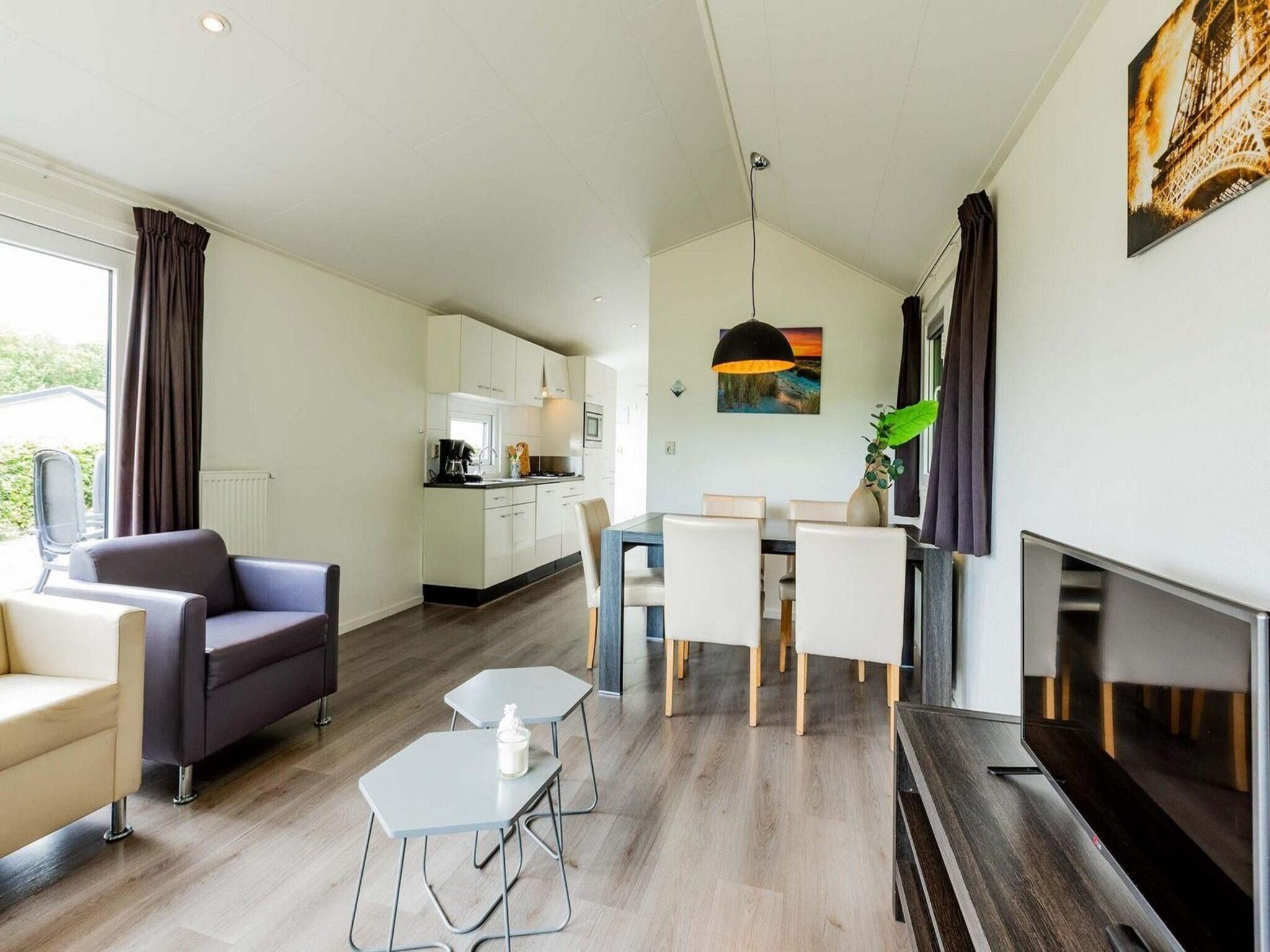 De eetkamer van Comfort 5 people in Noordwijk