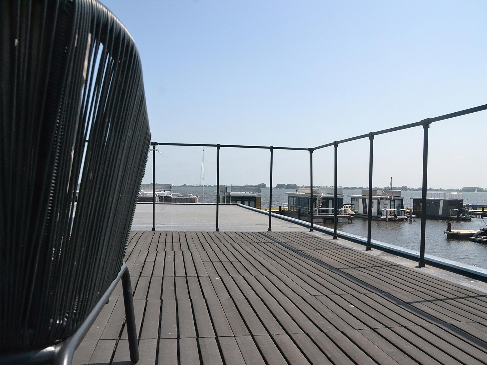Het uitzicht vanaf RiggelBrug Sneekermeer in Offingawier
