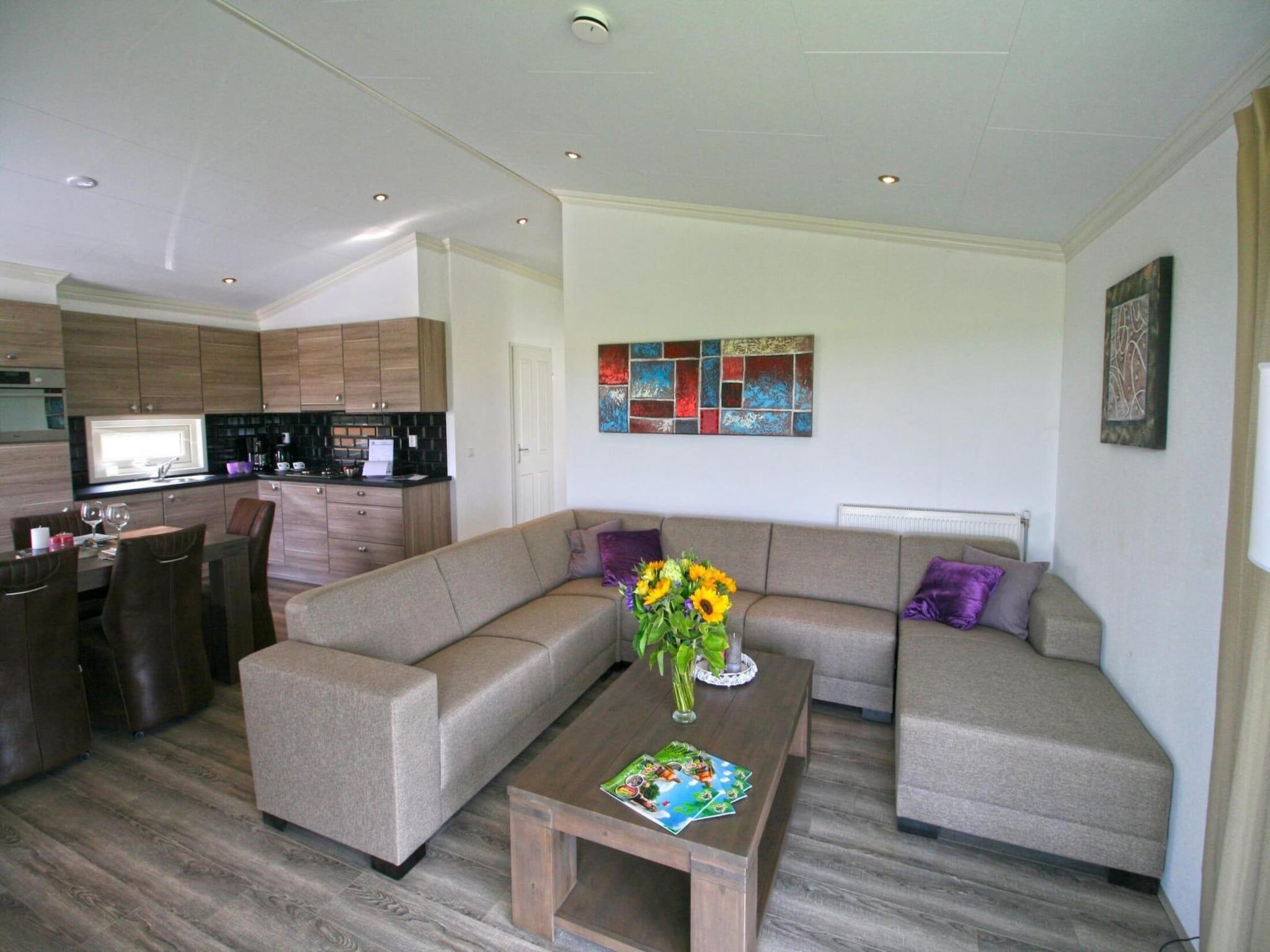 De woonkamer van Tulpenhof met sauna  6 personen in West-Graftdijk