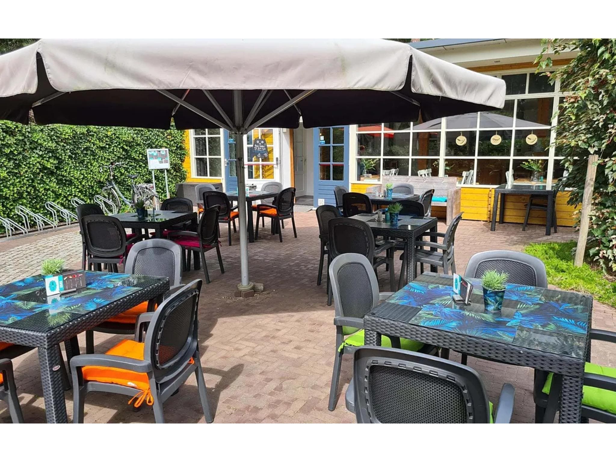 Parkfaciliteiten bij 6 persoons Luxe Safaritent in Markelo