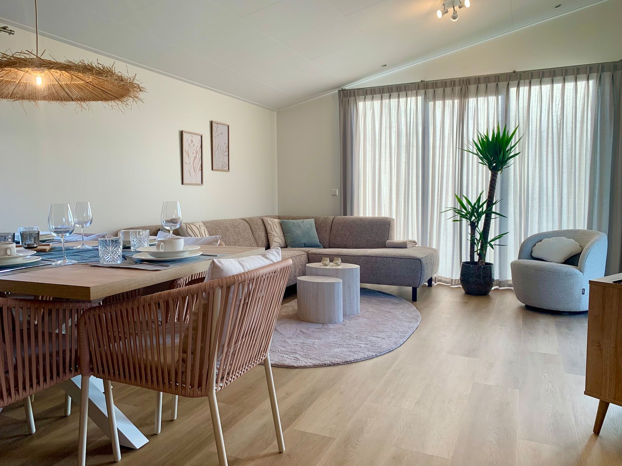 De woonkamer van Campanula 120 in Sint Maartenszee