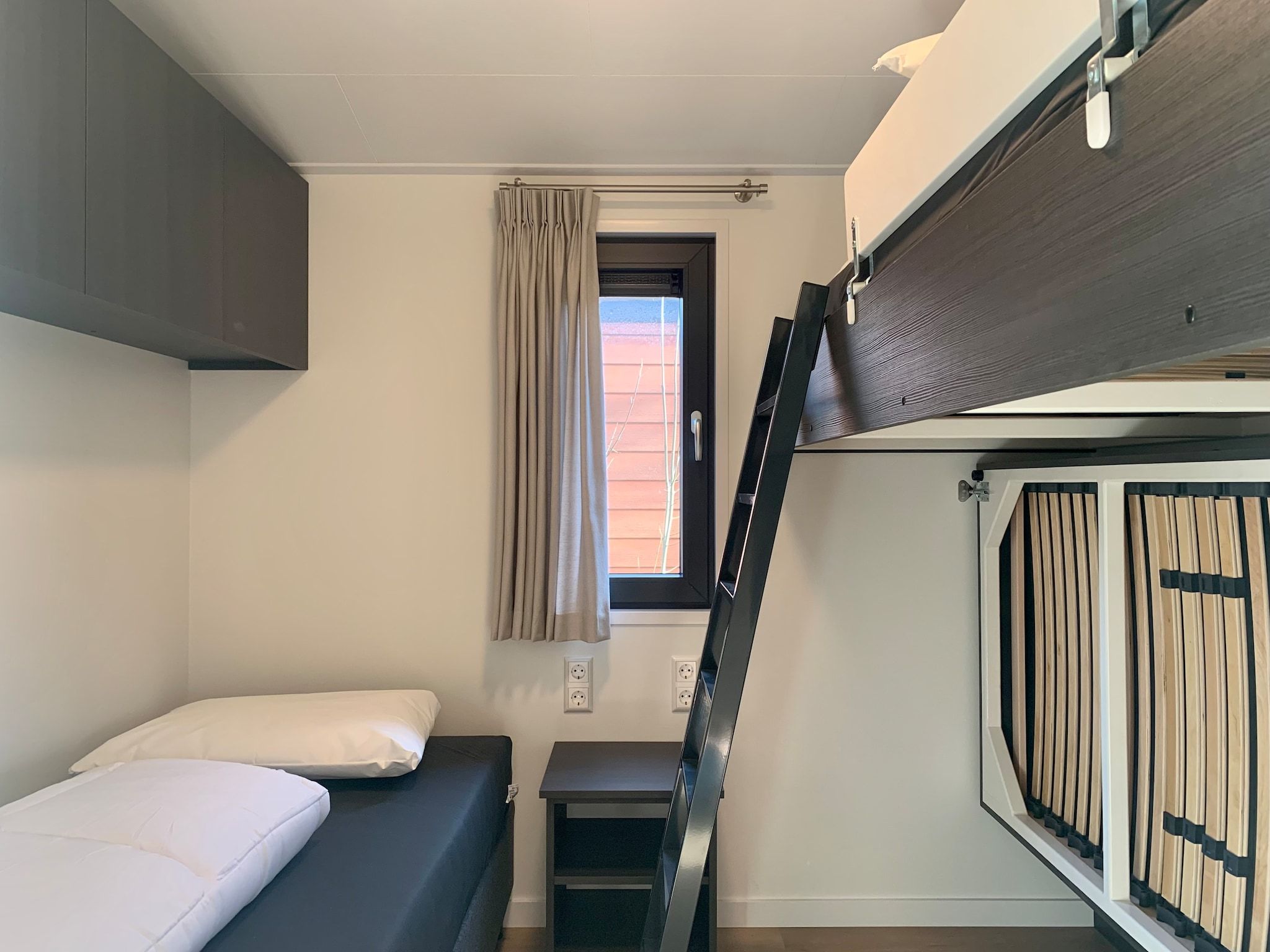 Een slaapkamer van Campanula 120 in Sint Maartenszee