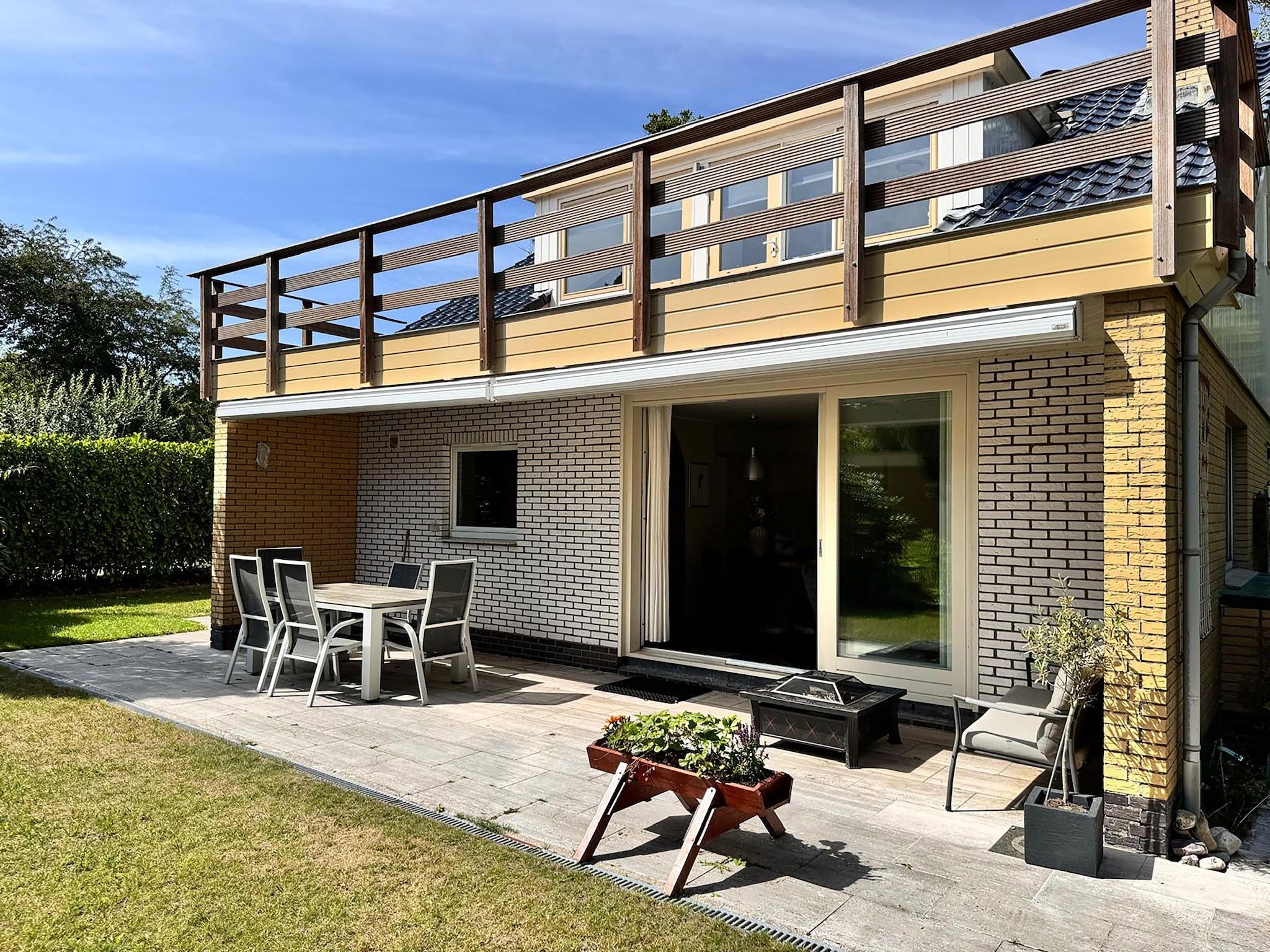 Het terras van Bungalow 309 in De Koog