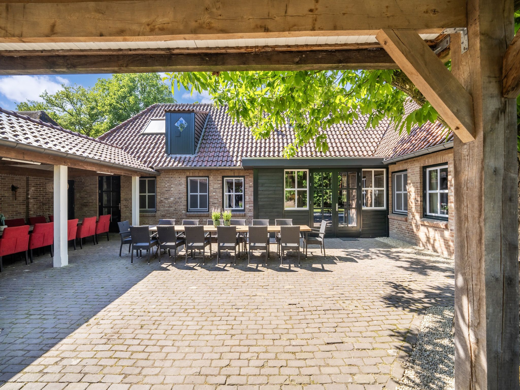 De buitenkant van 't Woold in Asten