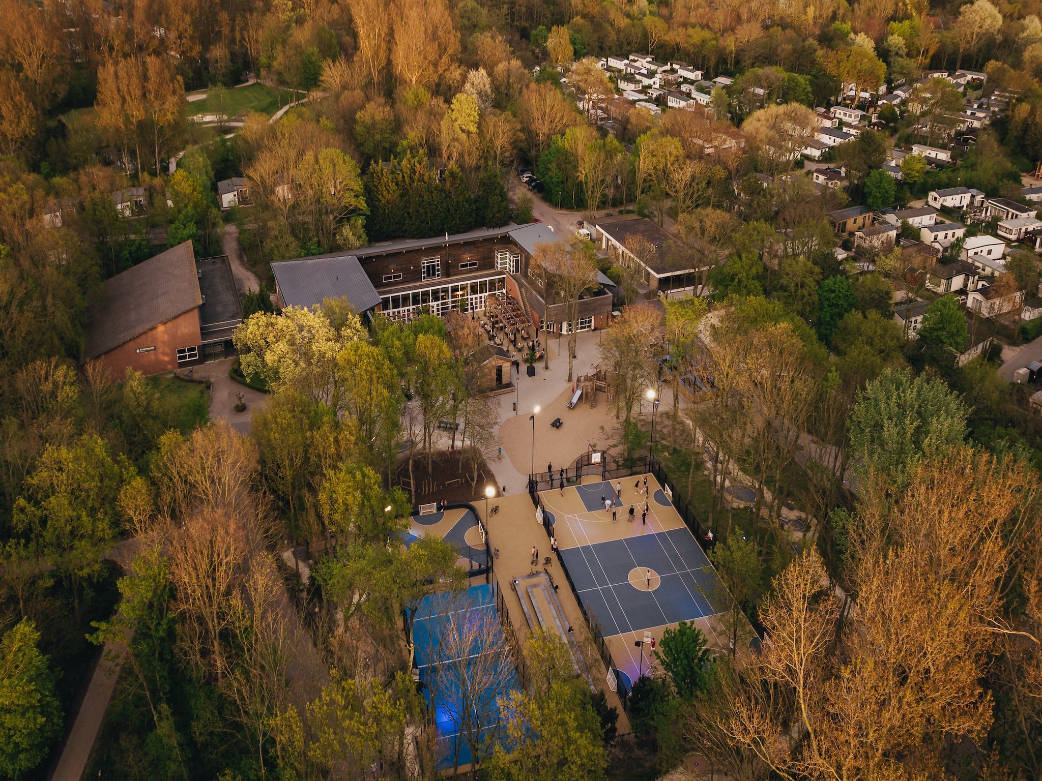 Parkfaciliteiten bij Vakantiepark Kijkduin 6 in Den Haag