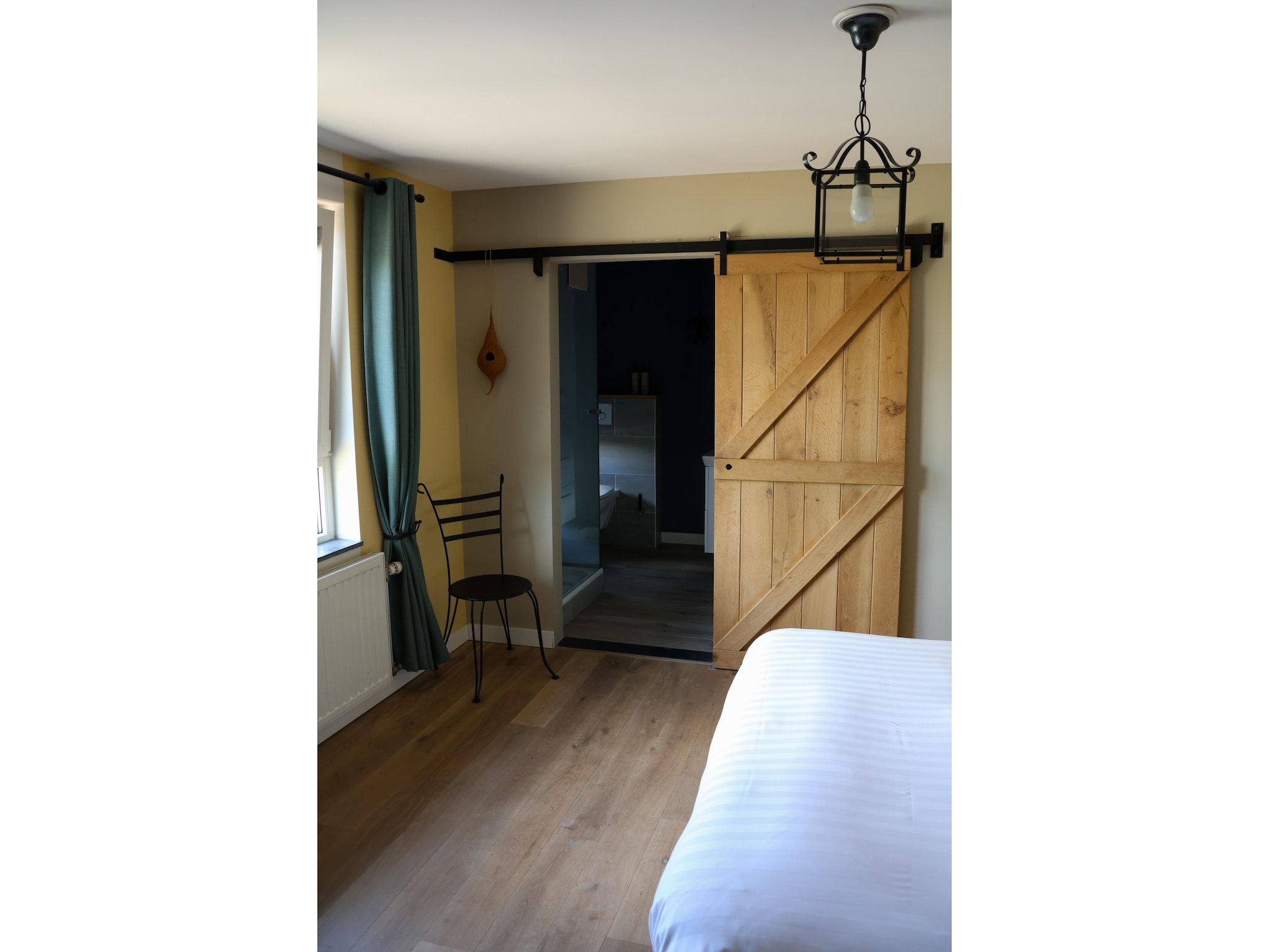 Een slaapkamer van Luxe appartement Nous - Begane grond in Valkenburg