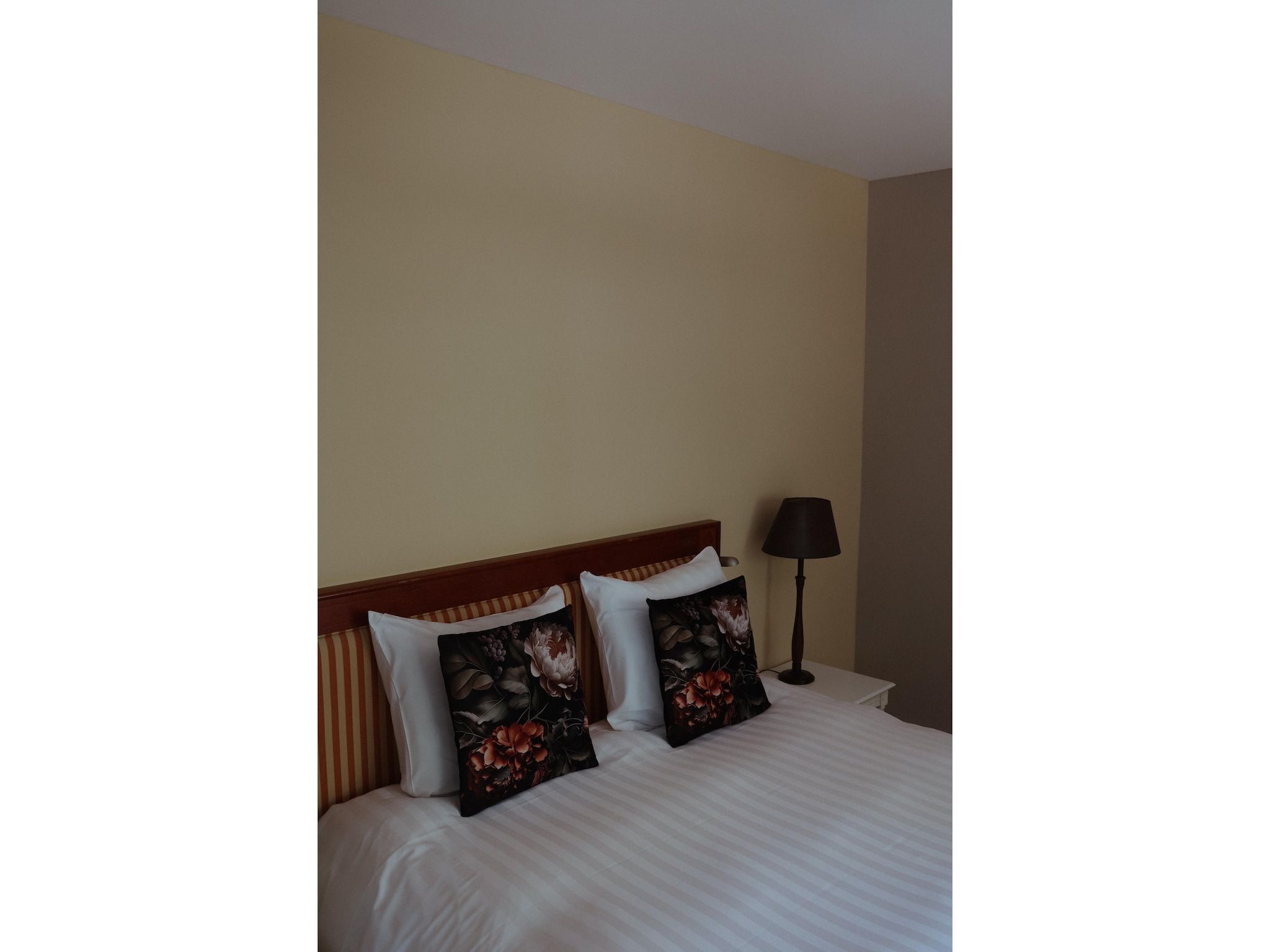 Een slaapkamer van Luxe appartement Nous - Begane grond in Valkenburg