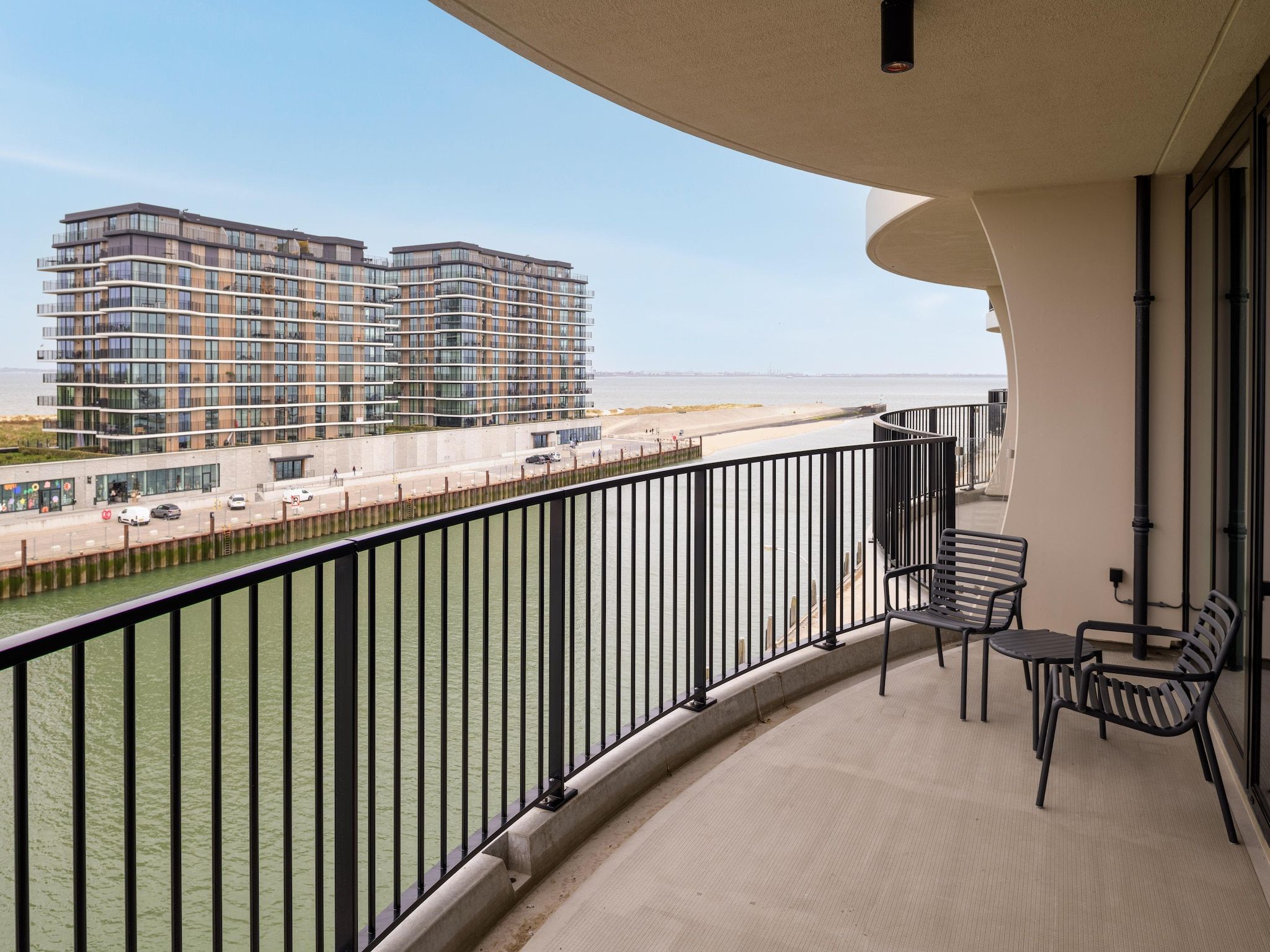 Het terras van Breskens Apartments & Penthouses 17 in Breskens