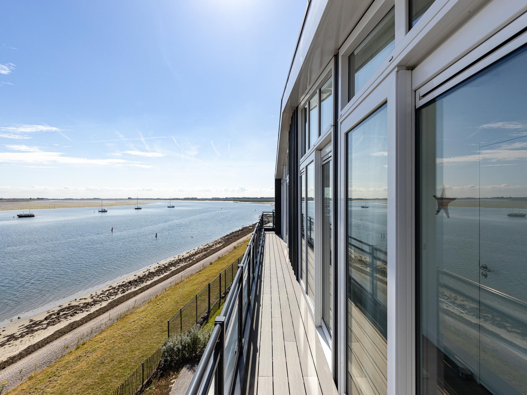De buitenkant van Penthouse at the beach - with balcony | No. 26 - 2 Pers.  | Vista Maris in Sint-Annaland