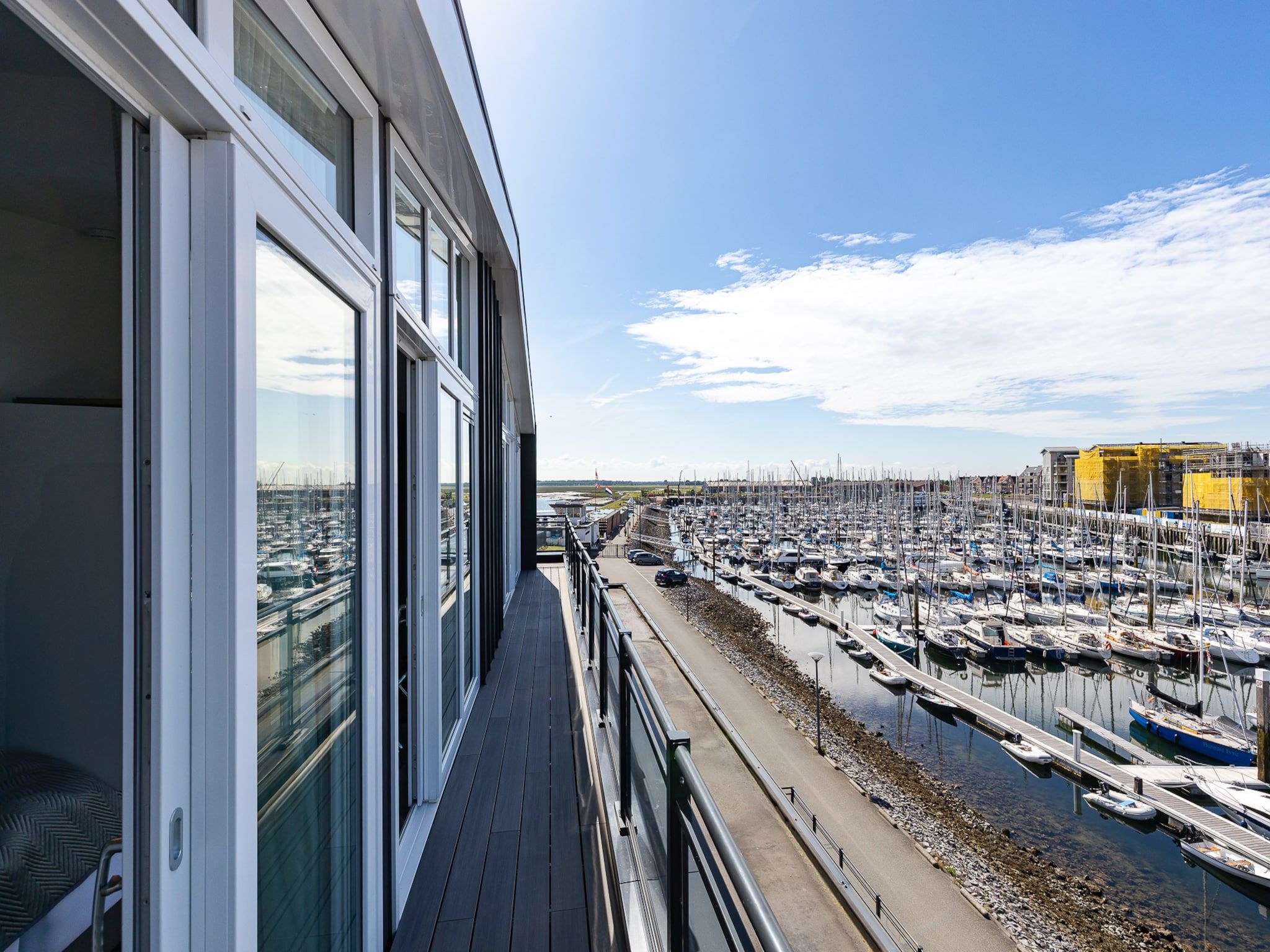 De buitenkant van Penthouse at the beach - with balcony | No. 26 - 2 Pers.  | Vista Maris in Sint-Annaland