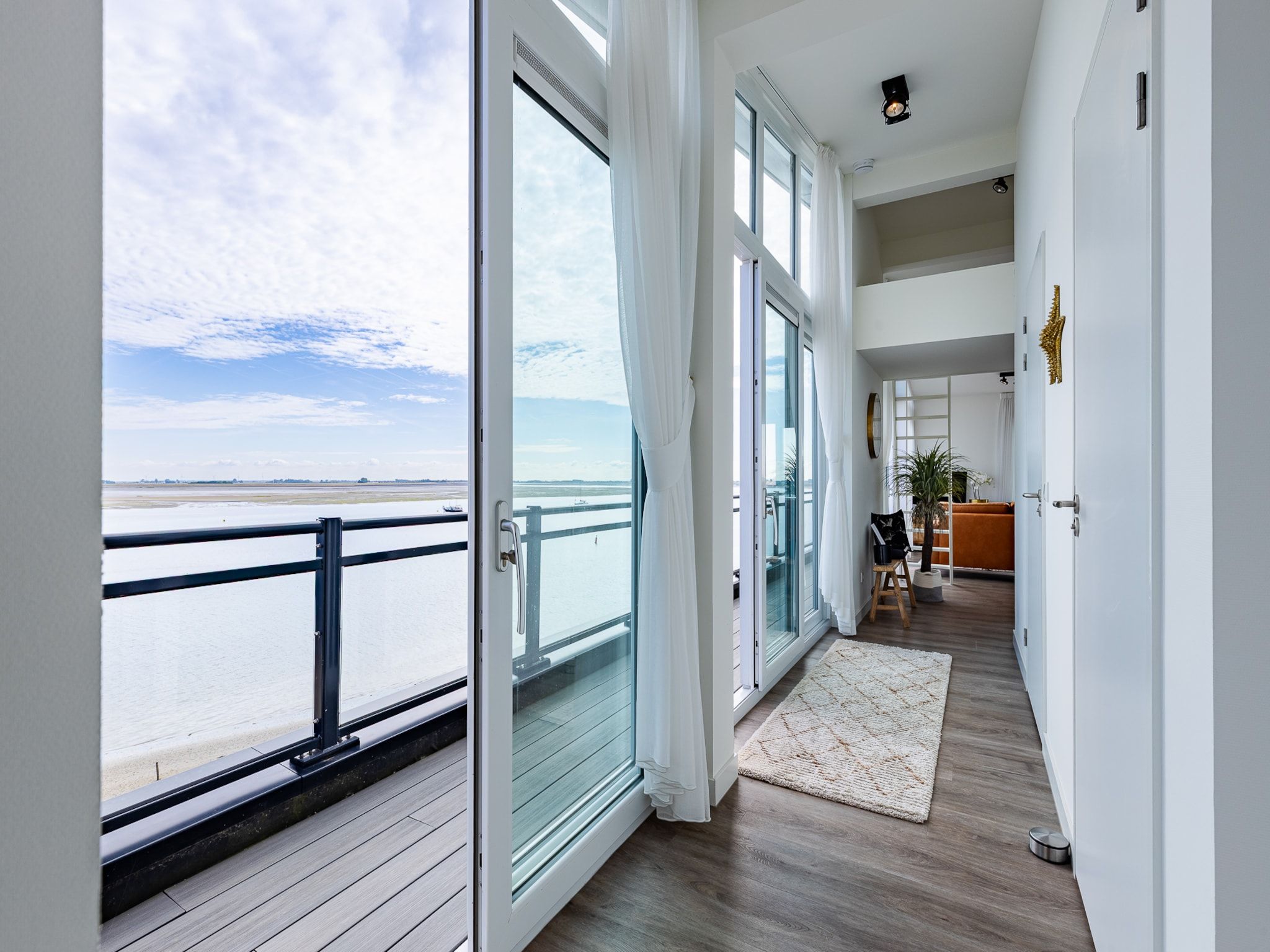 Het terras van Penthouse at the beach - with balcony | No. 26 - 2 Pers.  | Vista Maris in Sint-Annaland