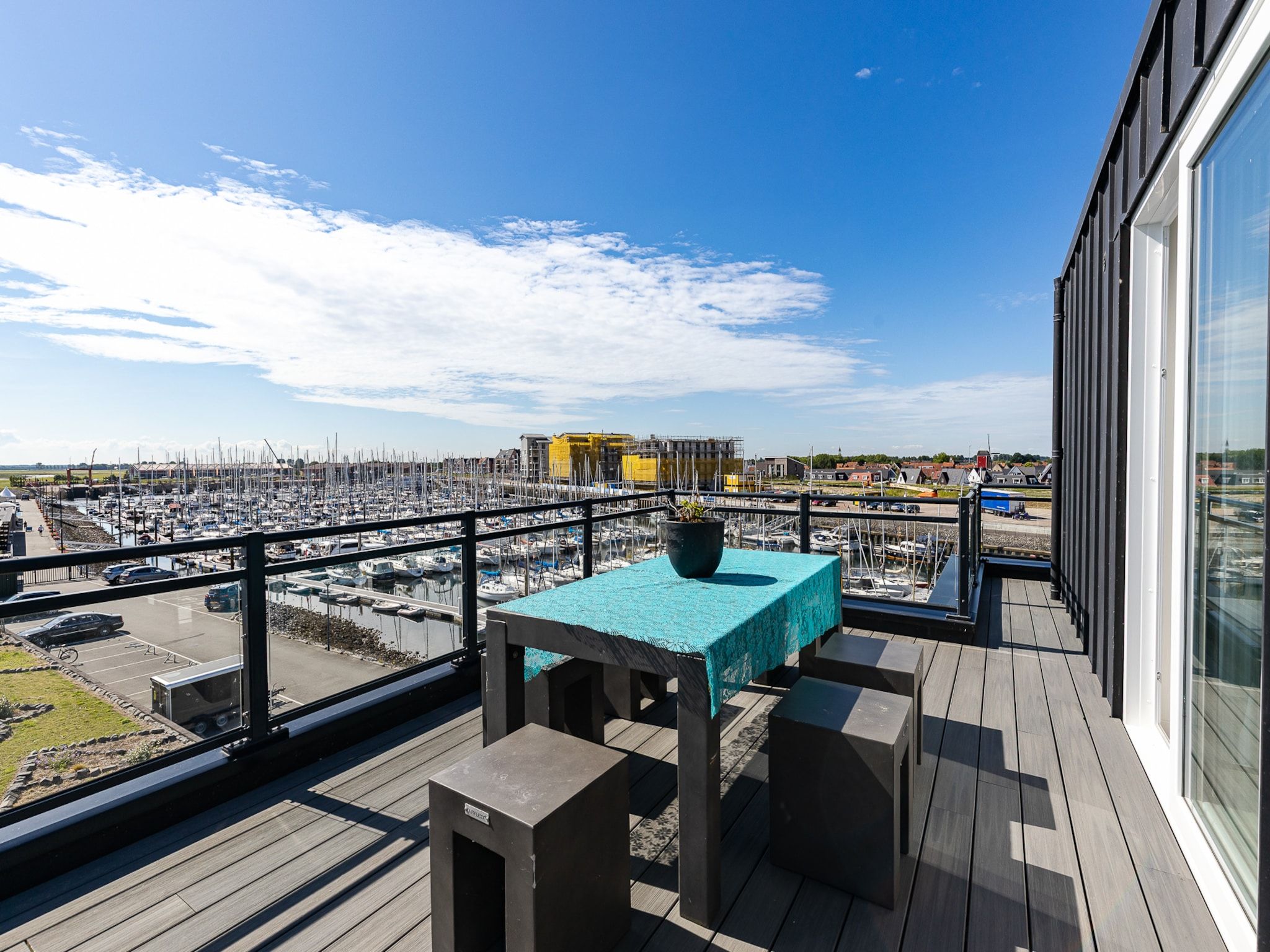Het terras van Penthouse at the beach - with balcony | No. 26 - 2 Pers.  | Vista Maris in Sint-Annaland
