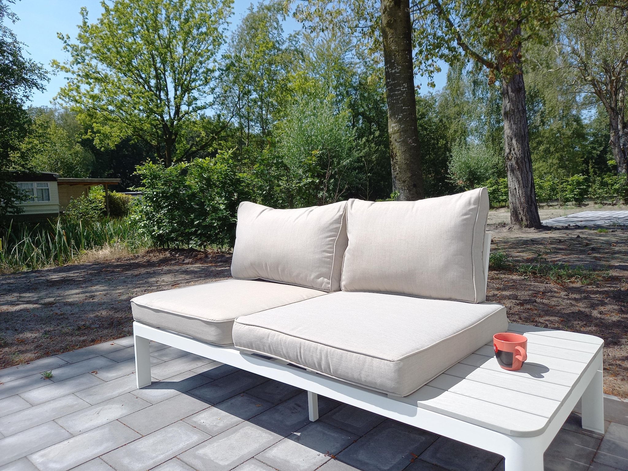 De tuin van Chaletwoning in Sint Nicolaasga