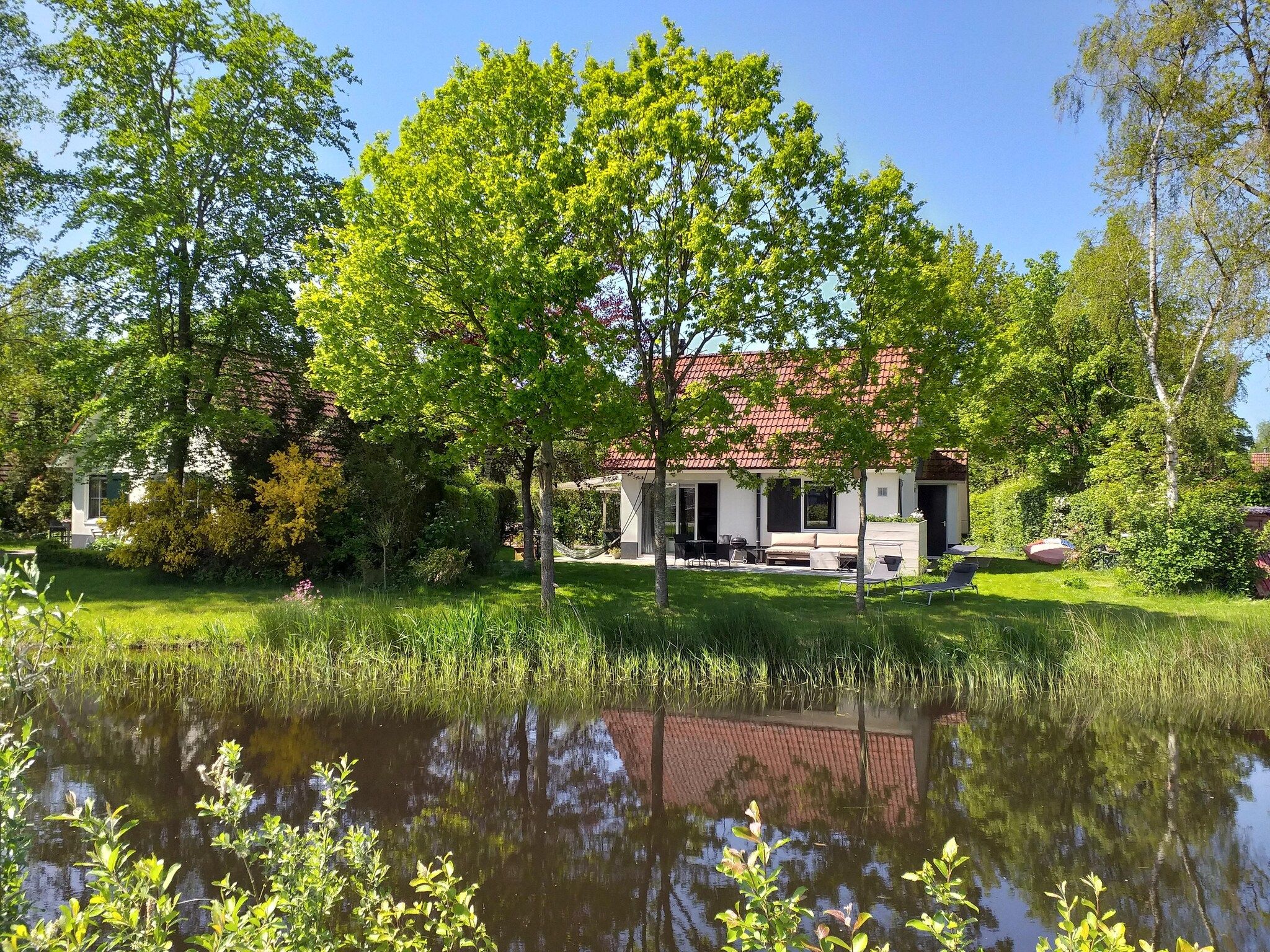 De buitenkant van Chaletwoning in Sint Nicolaasga