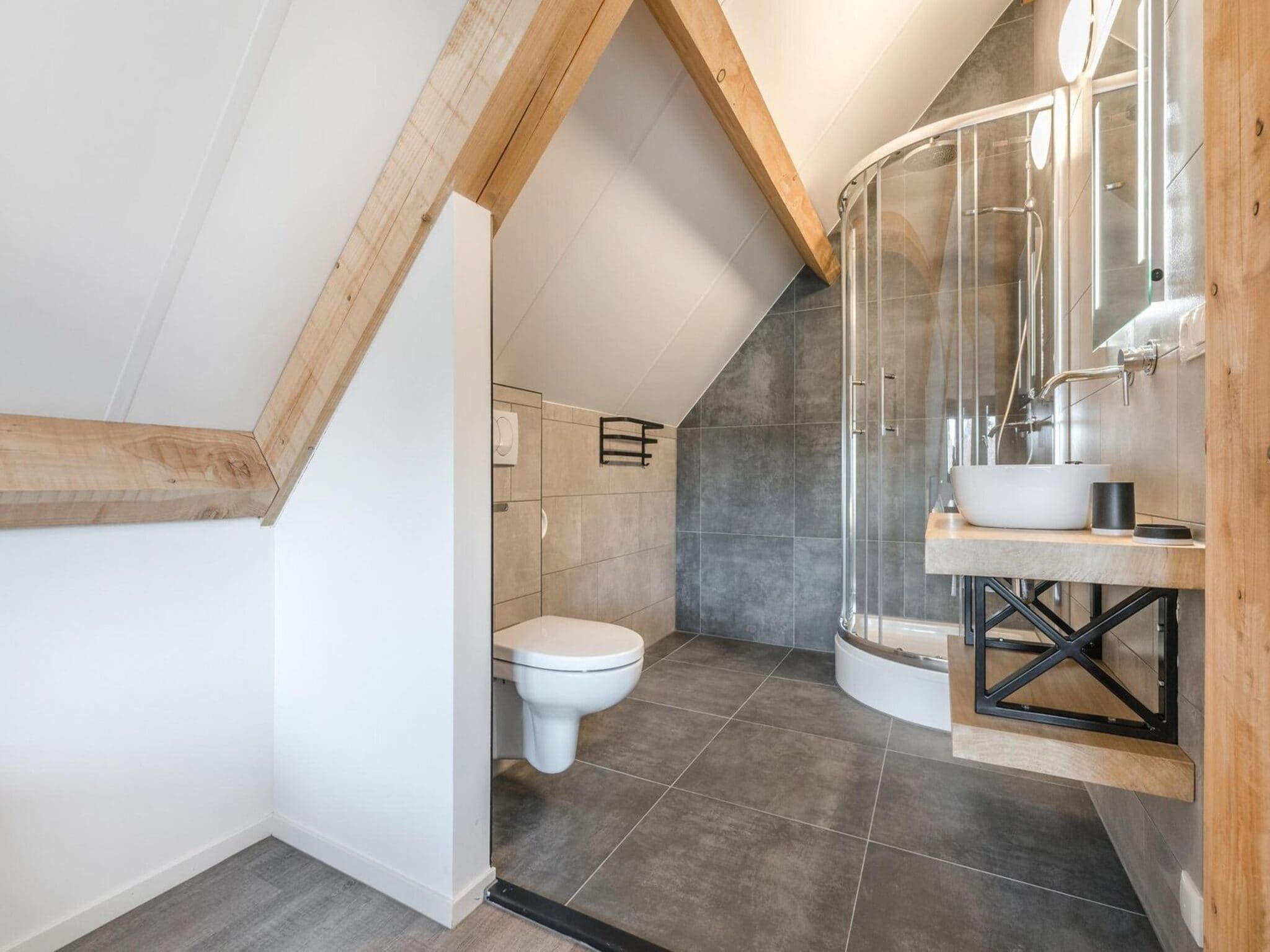 De badkamer van Farm Lodge 677 in Baarle-nassau