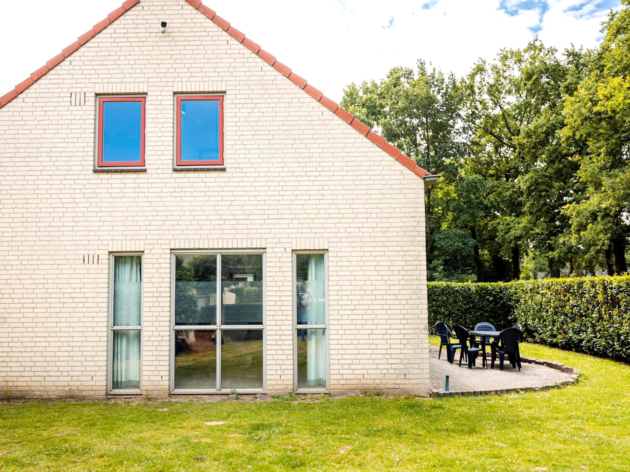 De buitenkant van 8 - Persons Family bungalow in Ewijk