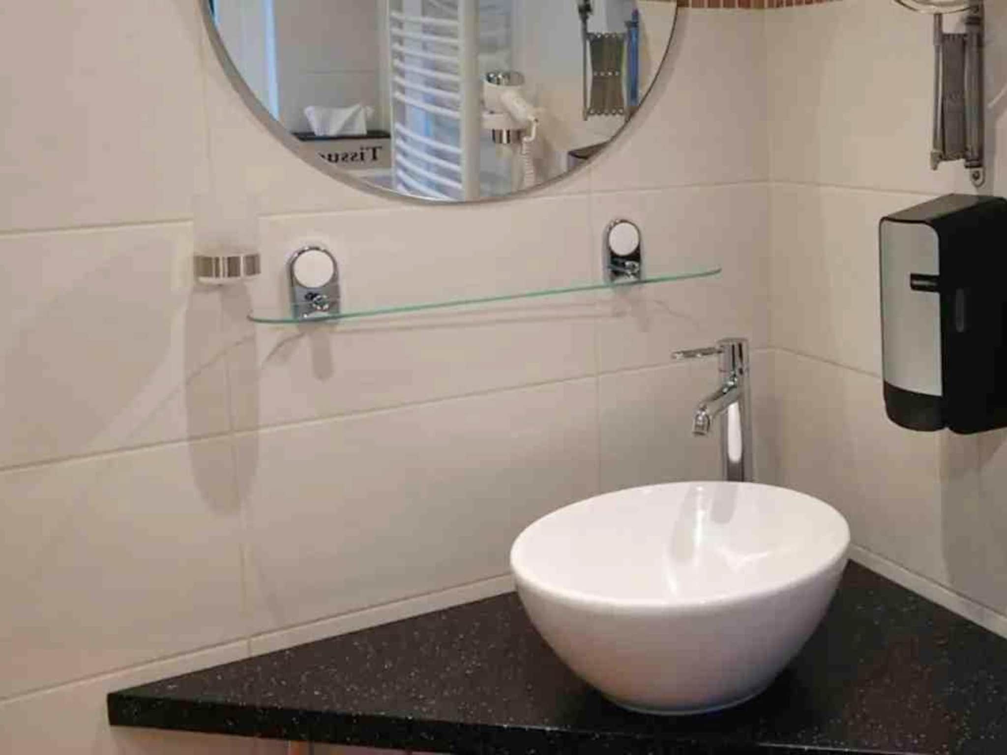 De badkamer van 6 - Person Forest Pet & Family Bungalow in Ewijk
