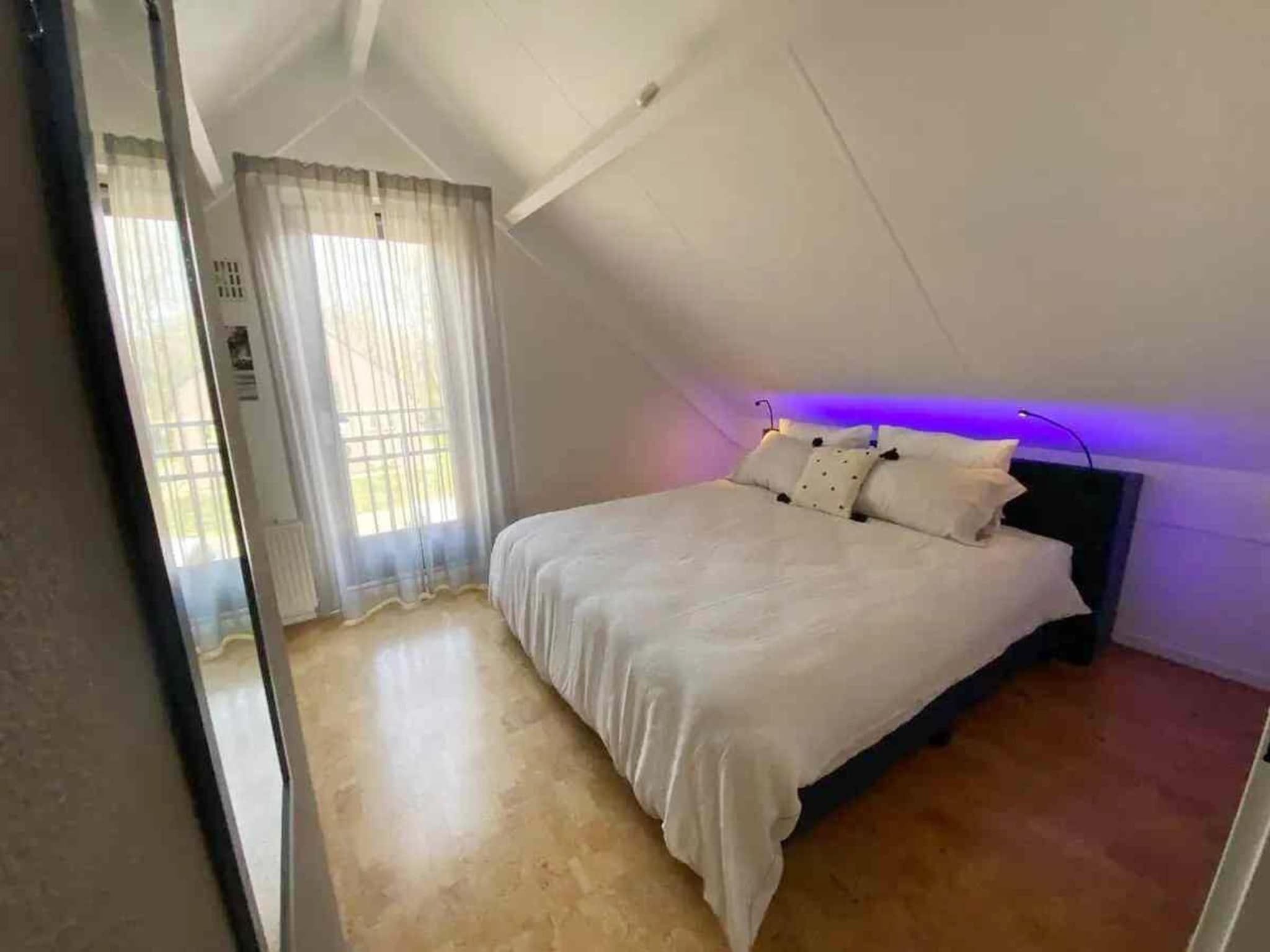 Een slaapkamer van 6 - Person Forest Pet & Family Bungalow in Ewijk