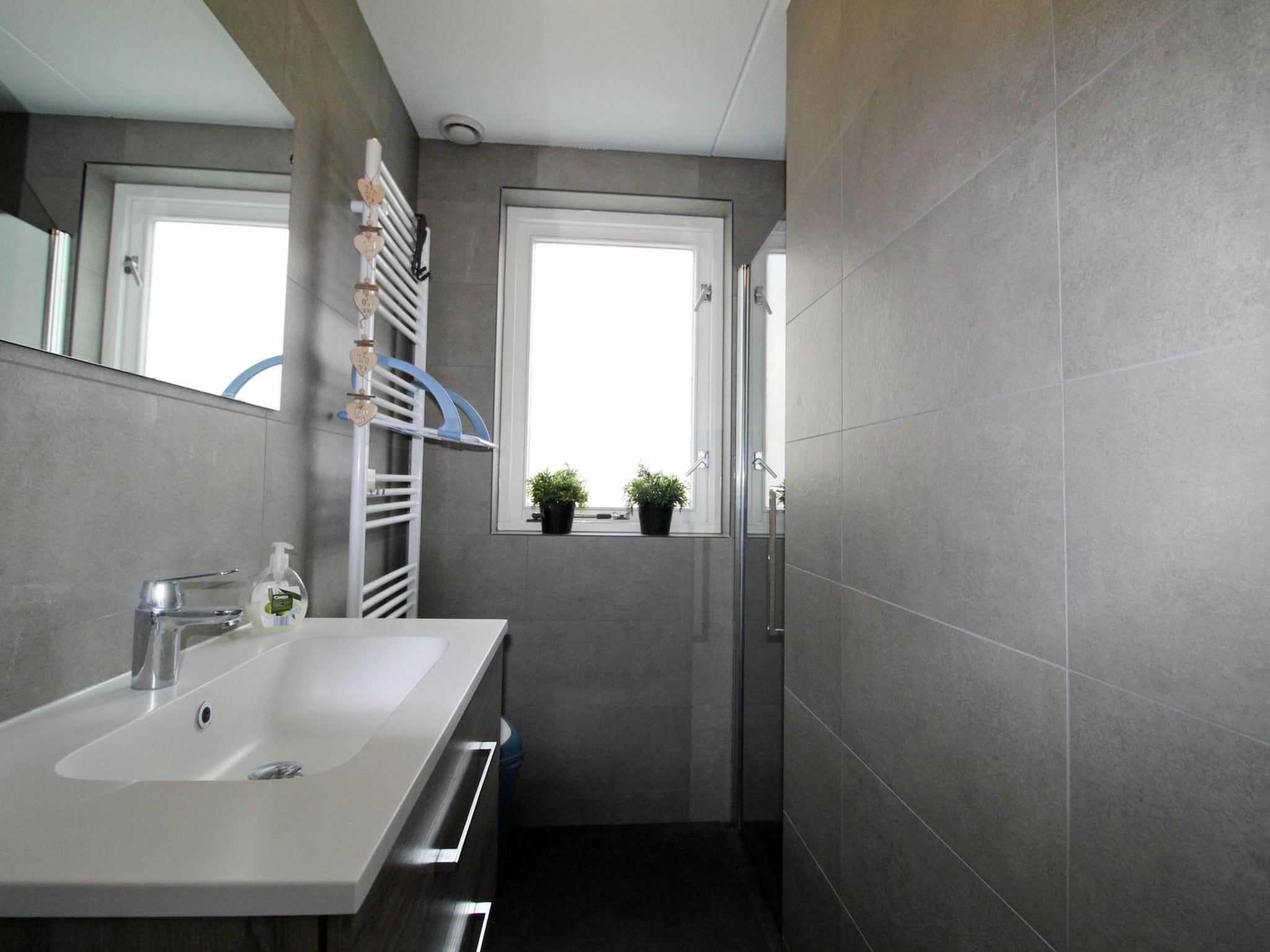De badkamer van 6 - Person Forest 28 Bungalow in Ewijk