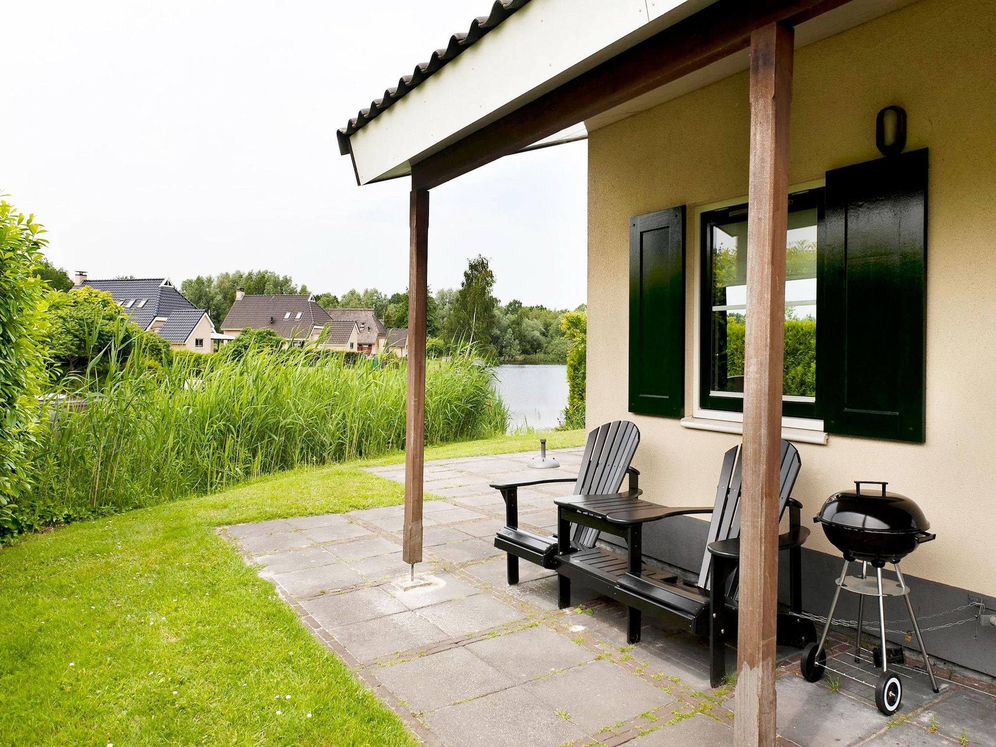 Het terras van 8 pers. Heerd Wellness de luxe in Vlagtwedde