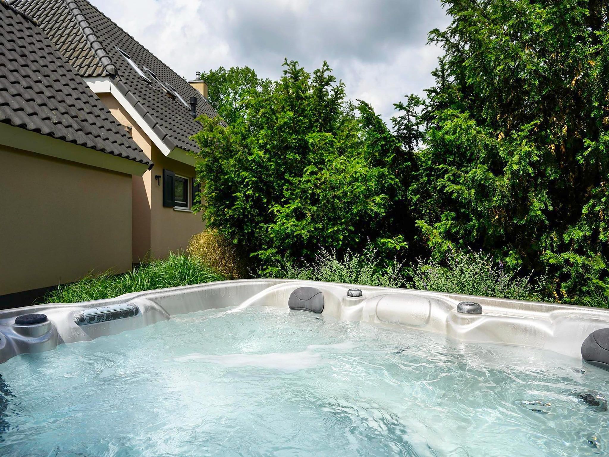 Wellness bij 6 pers. Vosseberghuis Prestige met buitenspa in Vlagtwedde