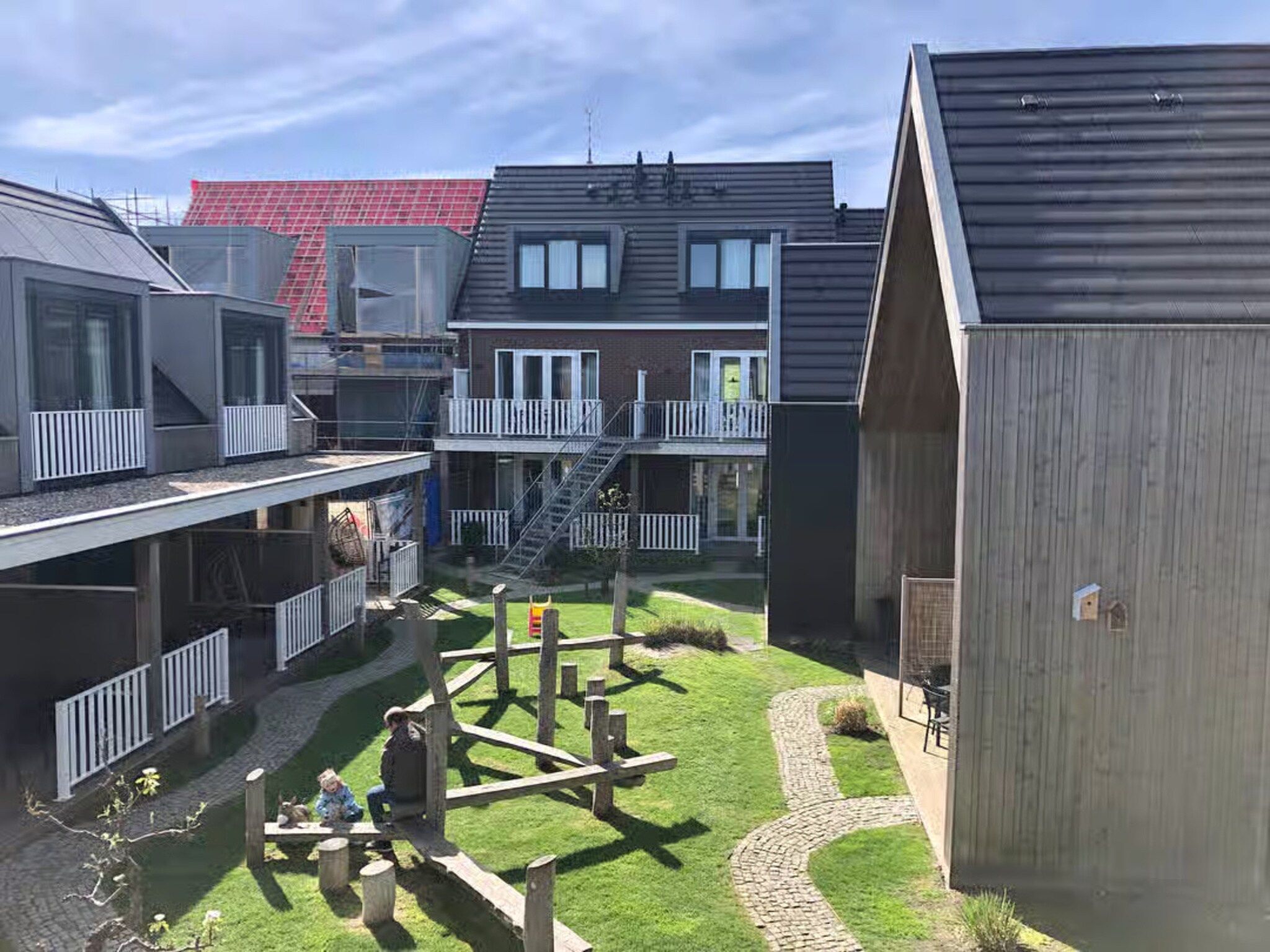 De tuin van Plein 40 Lodge 15 in Zoutelande