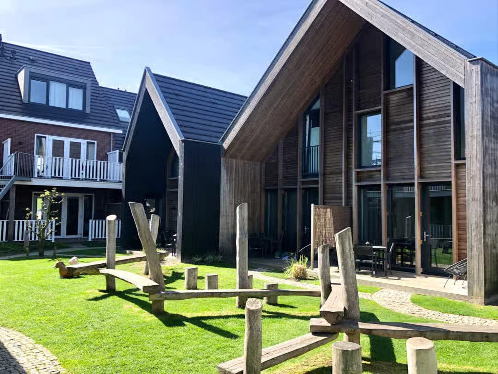 De tuin van Plein 40 Lodge 16 in Zoutelande