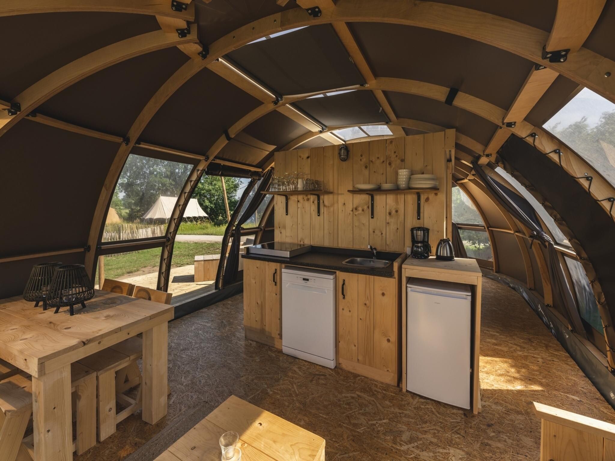 De keuken van Riverdome with private bathroom and hot tub | 4 persons in Zuna