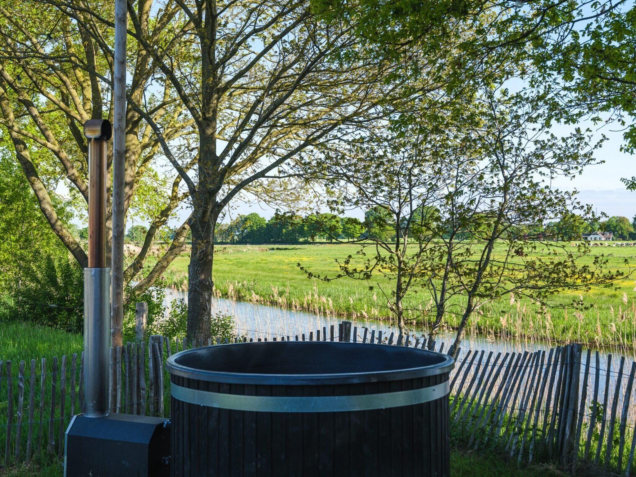 Wellness bij Riverdome with private bathroom and hot tub | 4 persons in Zuna