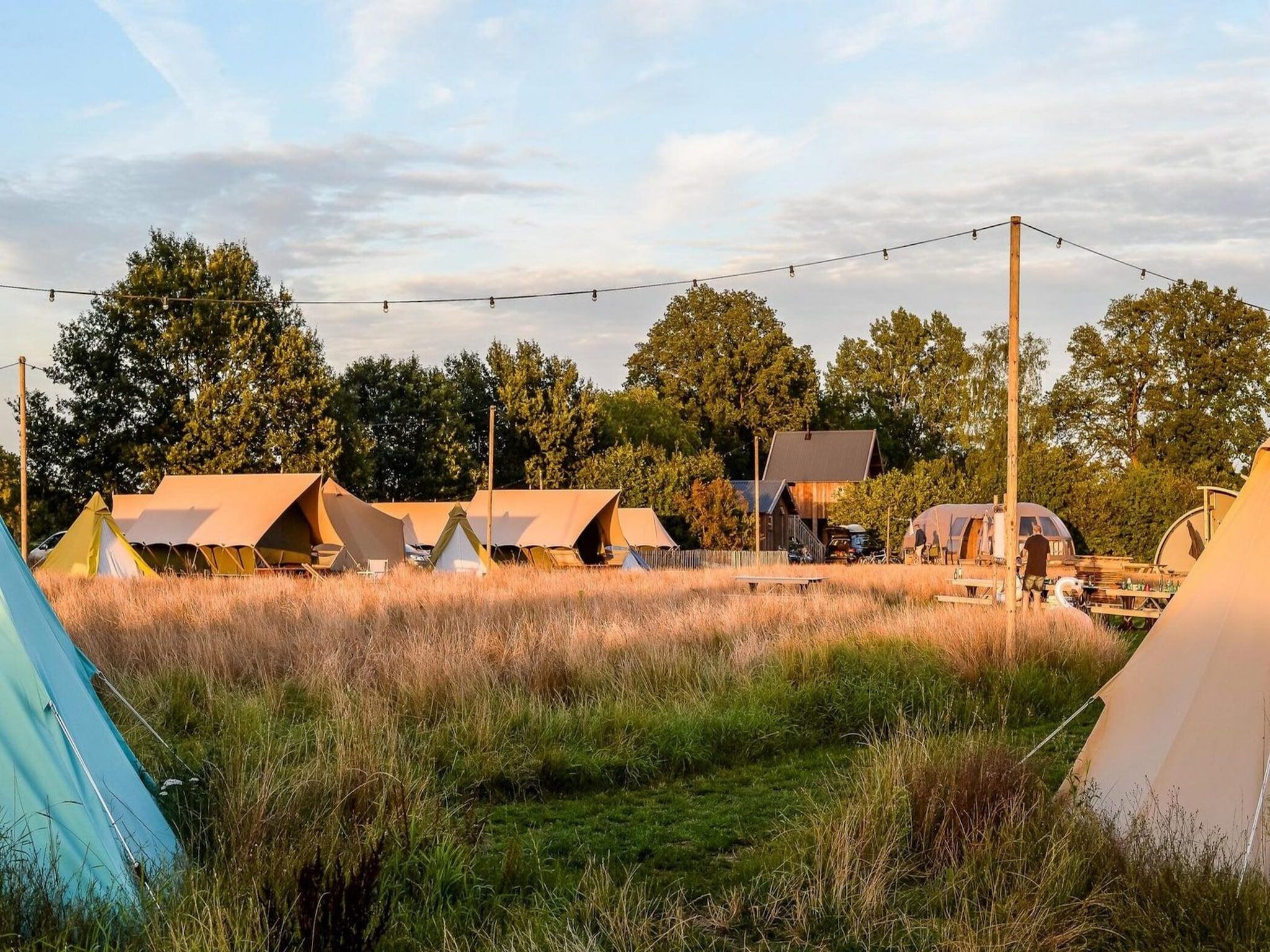 De buitenkant van Group accommodation (6x luxury glamping tent) I 32 people in Zuna