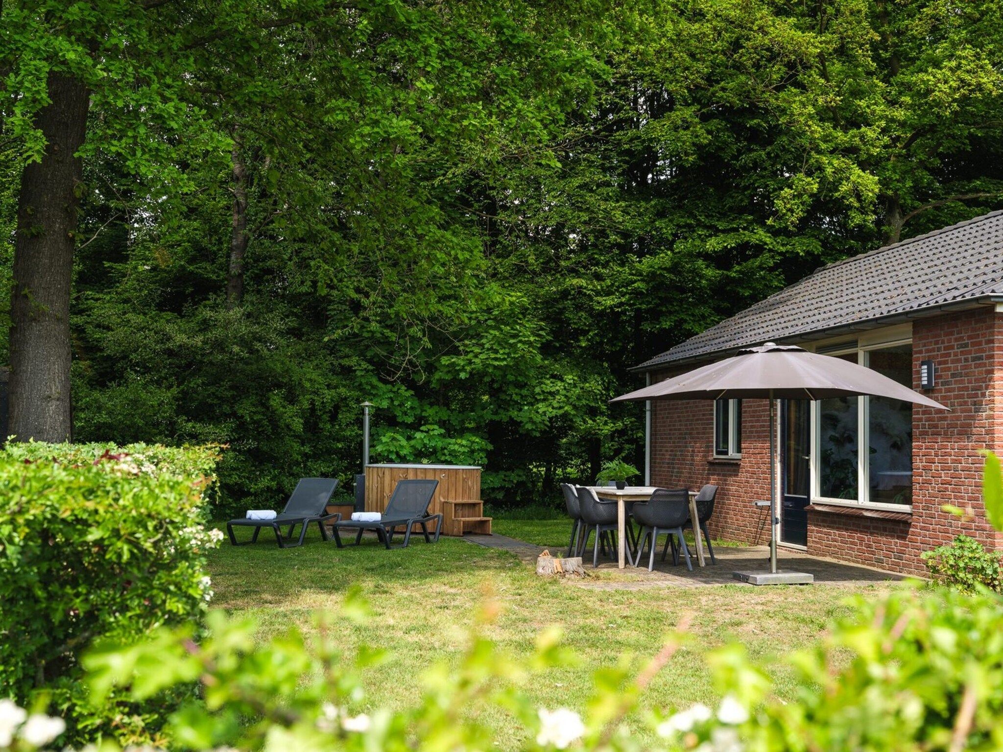 De buitenkant van Baby & children's bungalow 'Knights & Princesses' with sauna & bubble bath I sleep 5 in Zuna