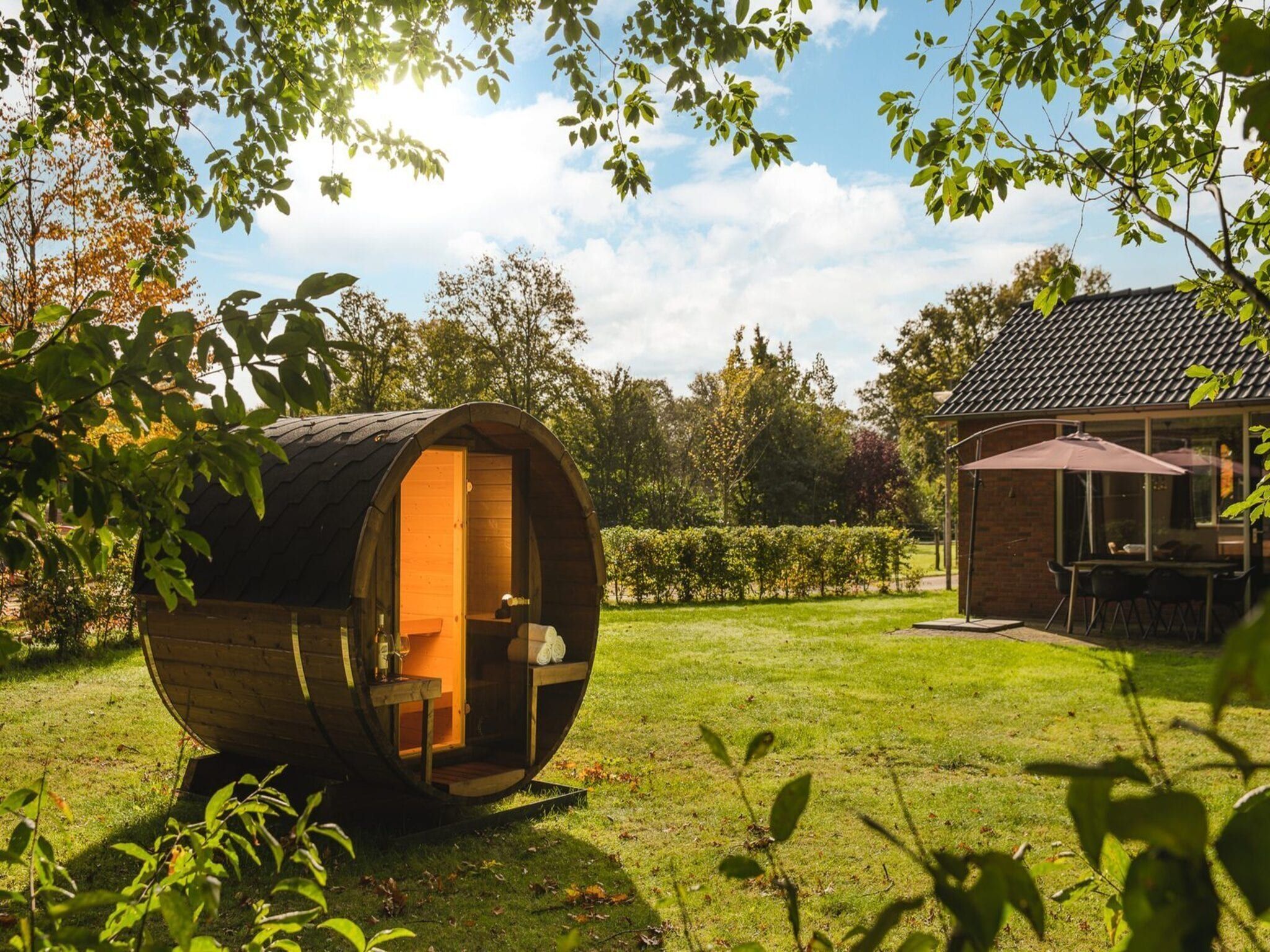 Wellness bij Children's bungalow farmhouse with sauna & bubble tub I sleeps 6 in Zuna