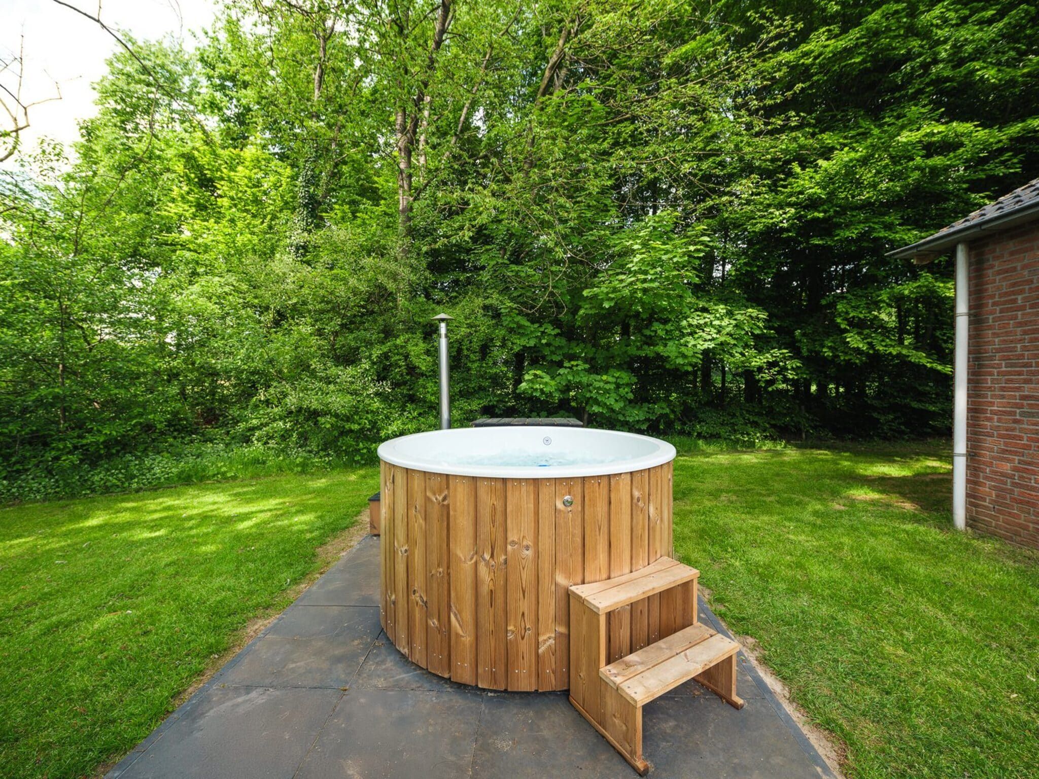 Wellness bij Children's bungalow with bubble tub I 6 persons in Zuna