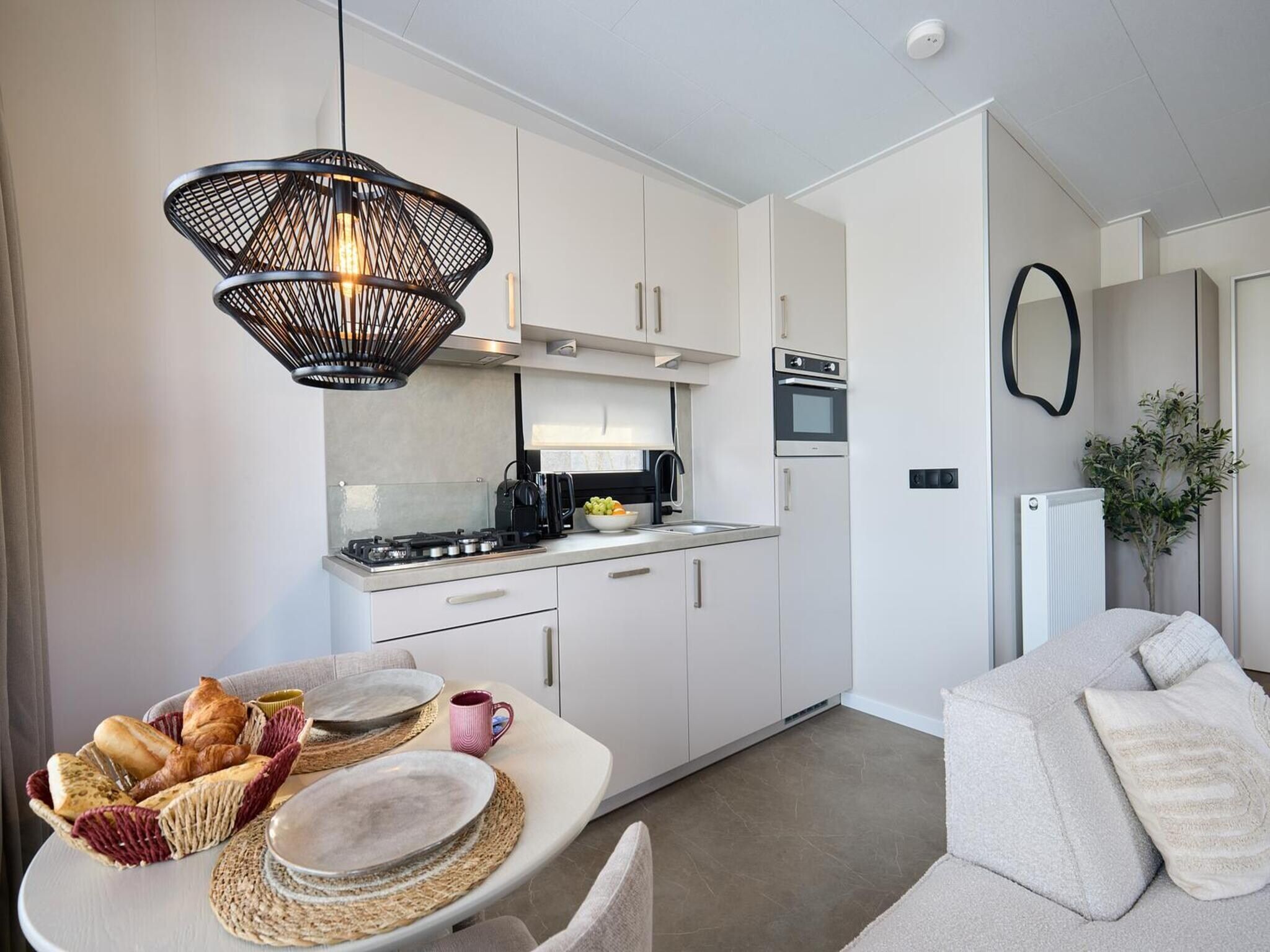 De keuken van River Lodge 'Wellnesshuus' with whirlpool, sauna, bathtub, and sun shower | 2 people in Zuna