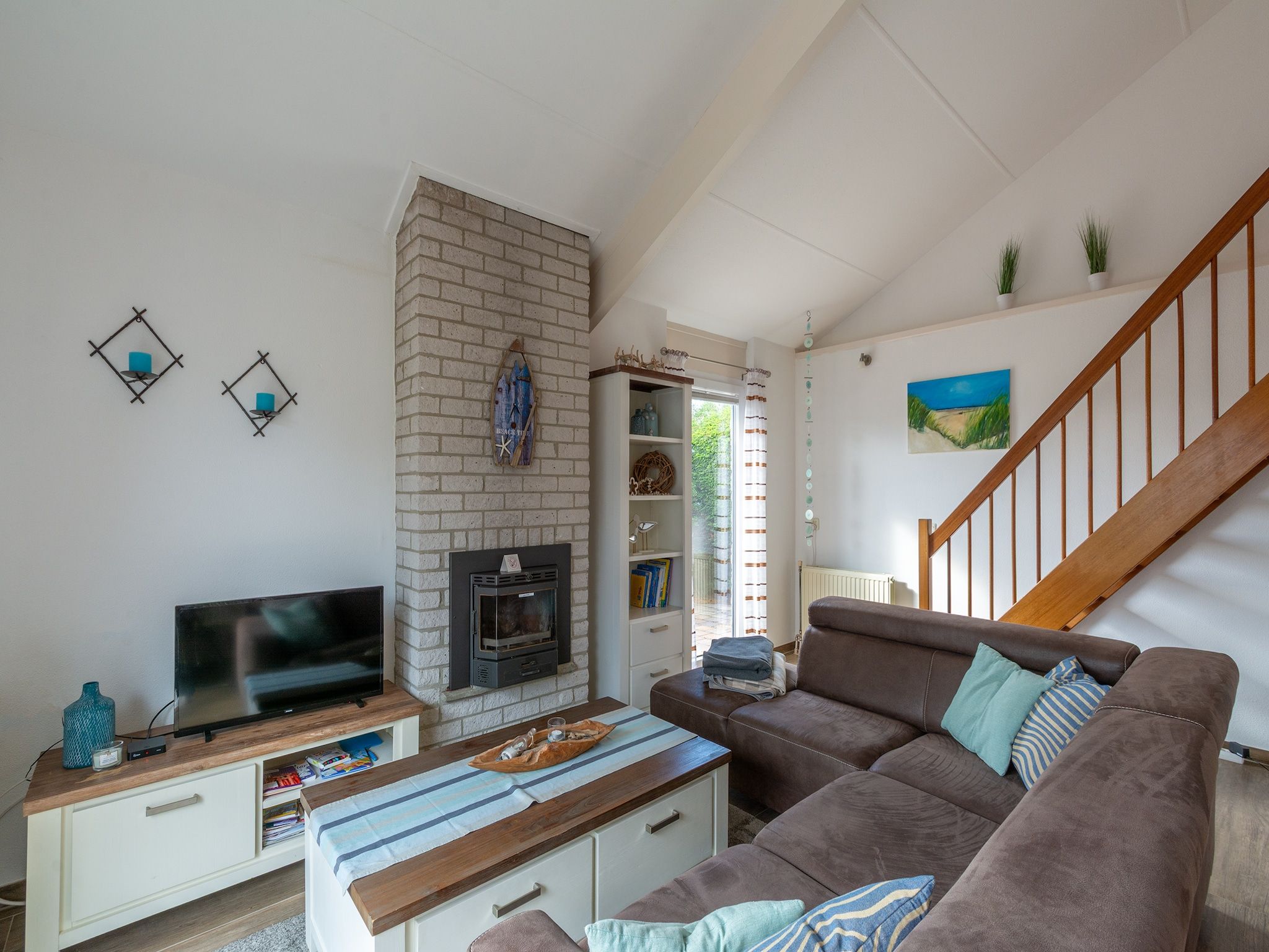 De woonkamer van Yperhof 3 in Julianadorp aan Zee