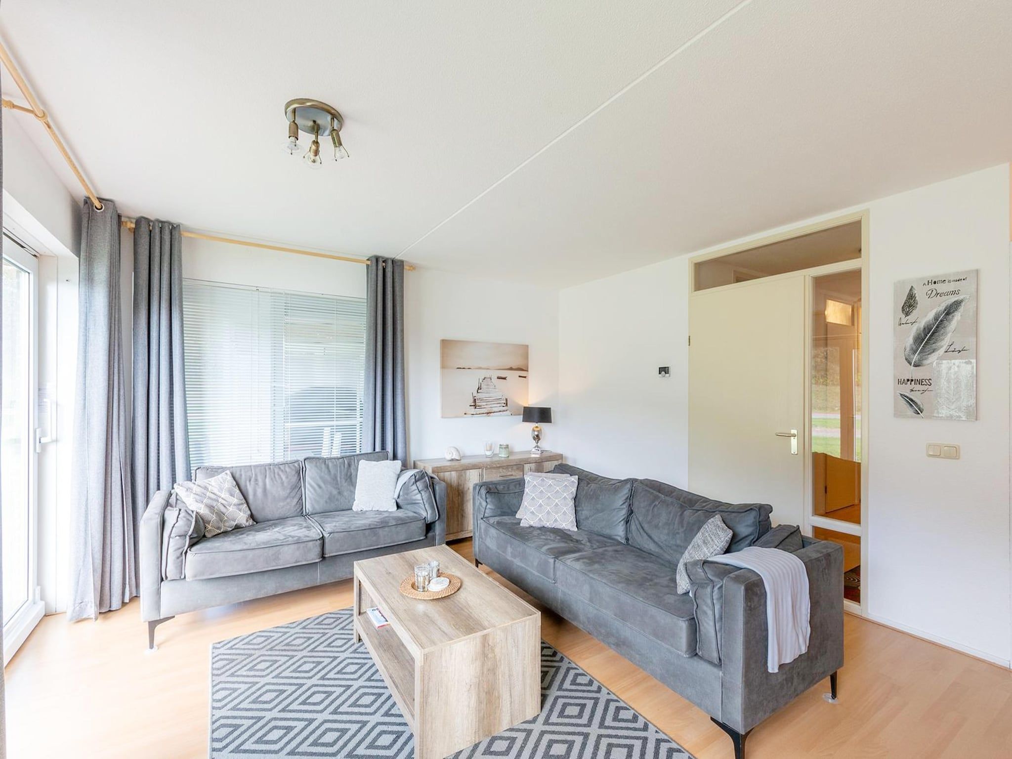De woonkamer van Résidence Juliana 21 in Julianadorp aan Zee