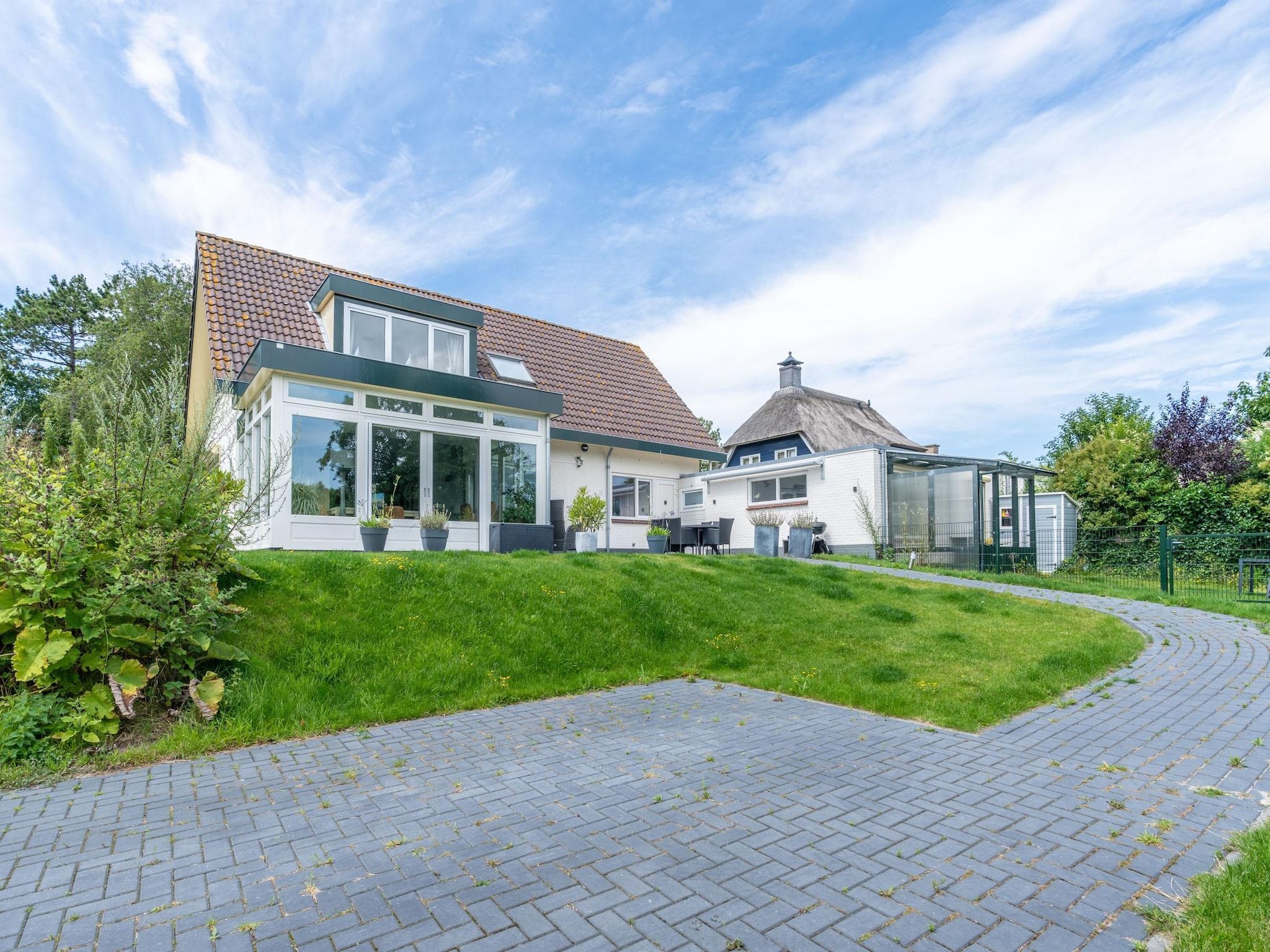 De buitenkant van Ruijslaan 69 - Huis Ter Duin in De Koog