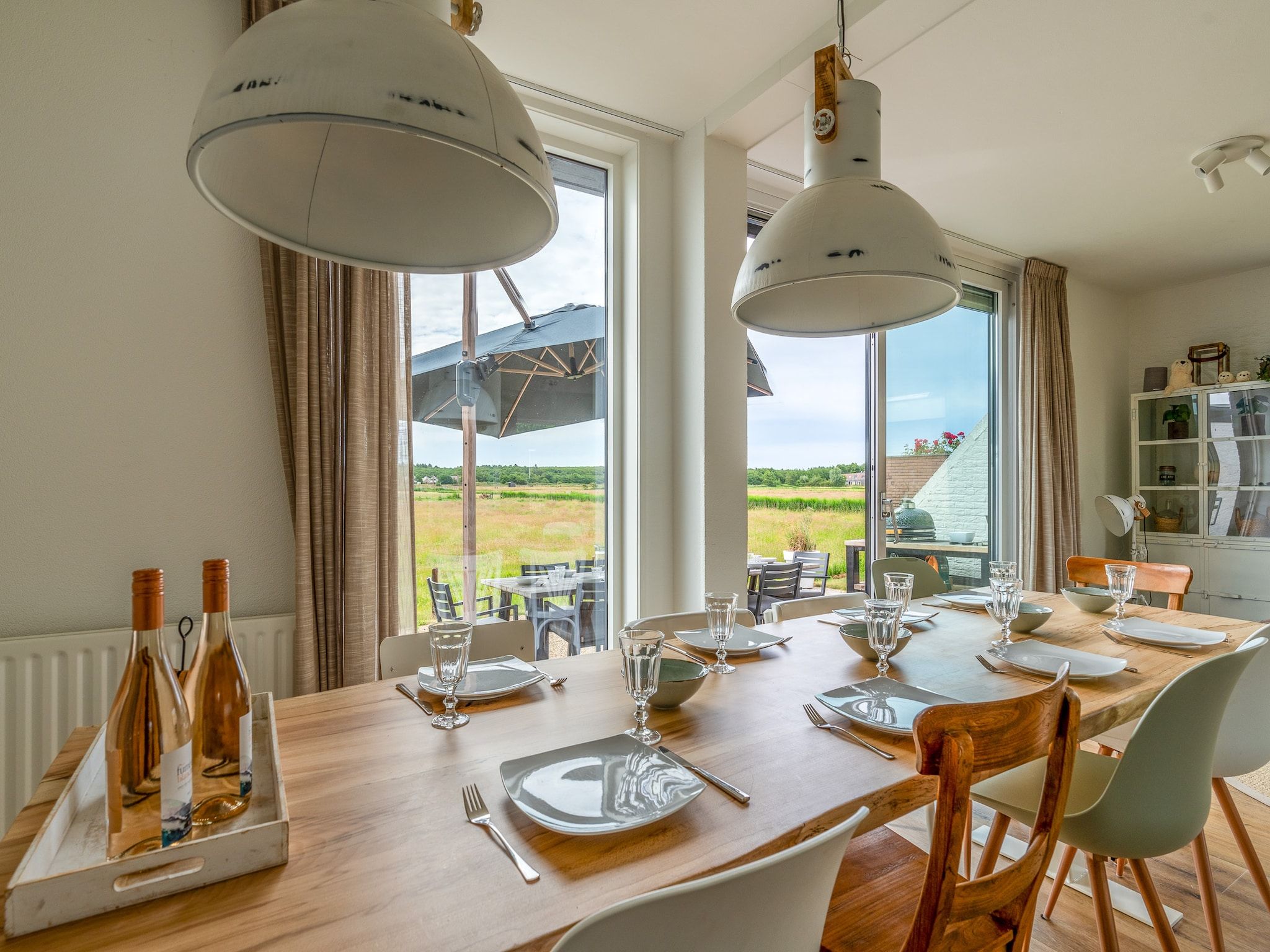 De eetkamer van Orchismient 17 in De Koog