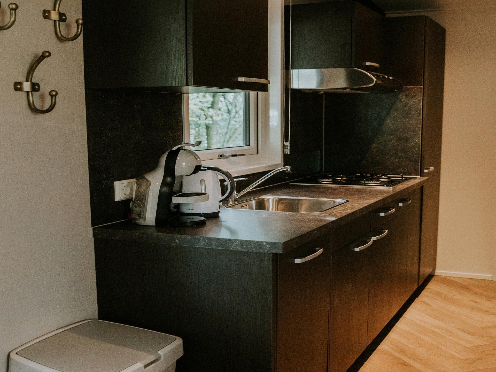 De keuken van Happy bee lodge l 5 persons in Balkbrug