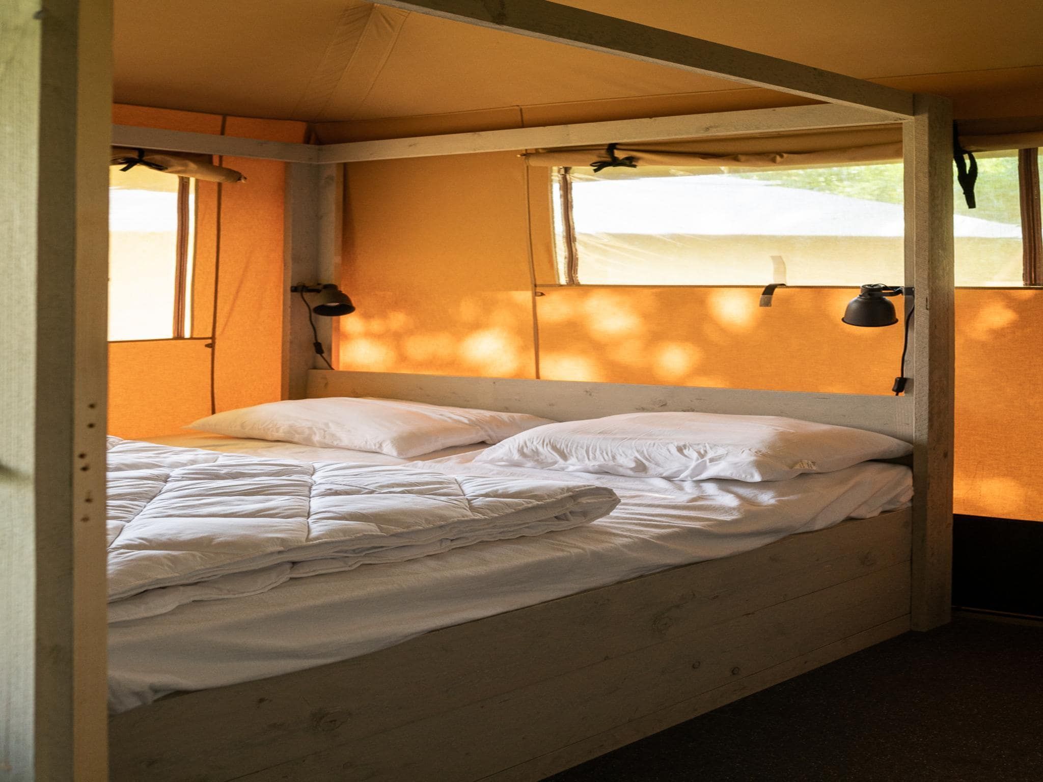 Een slaapkamer van Safari tent l 7 persoons in Balkbrug
