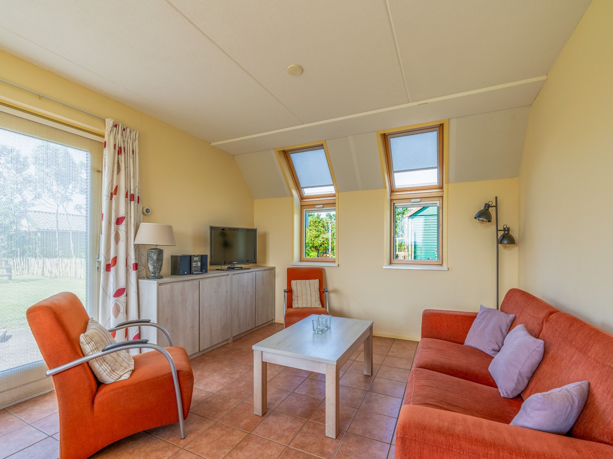 De woonkamer van Postweg 50 in De Cocksdorp