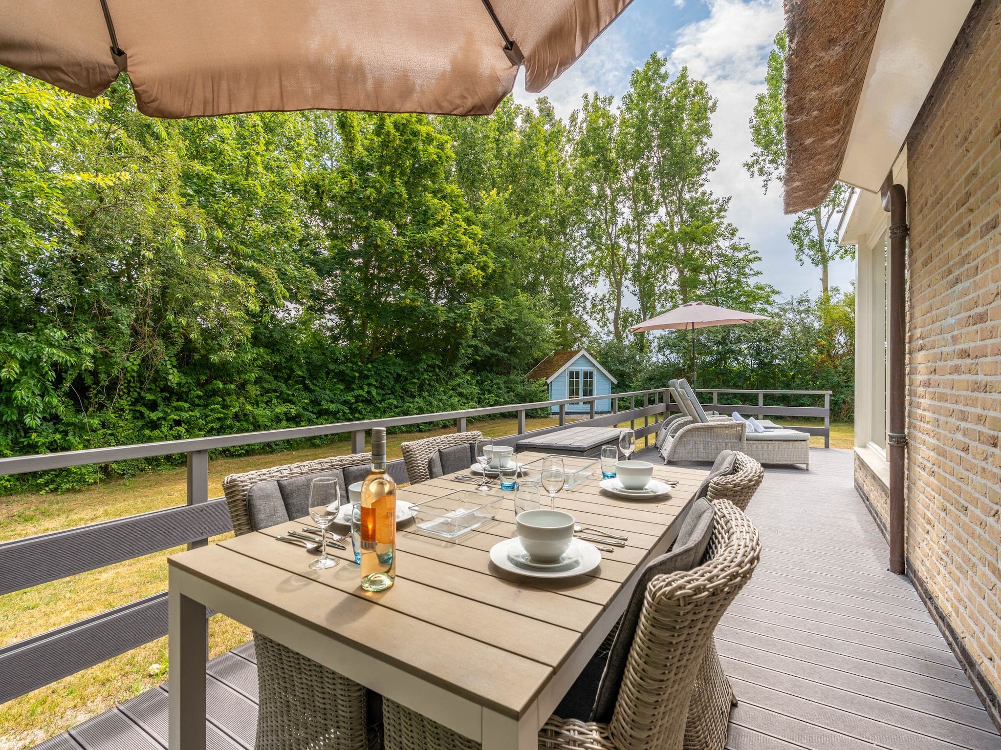 Het terras van Eb & Vloed in De Koog