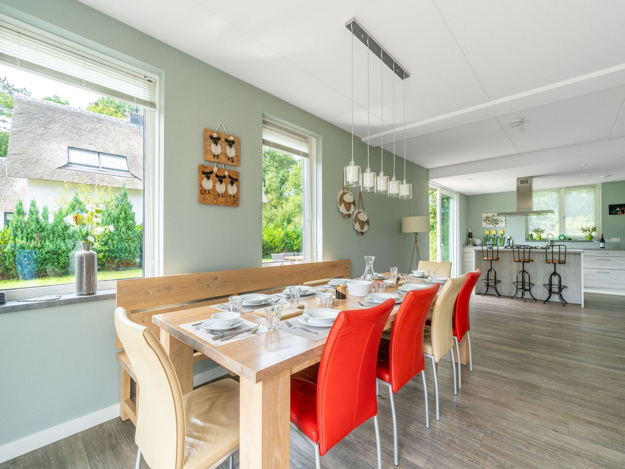 De eetkamer van Hoogelandt 106F in De Koog