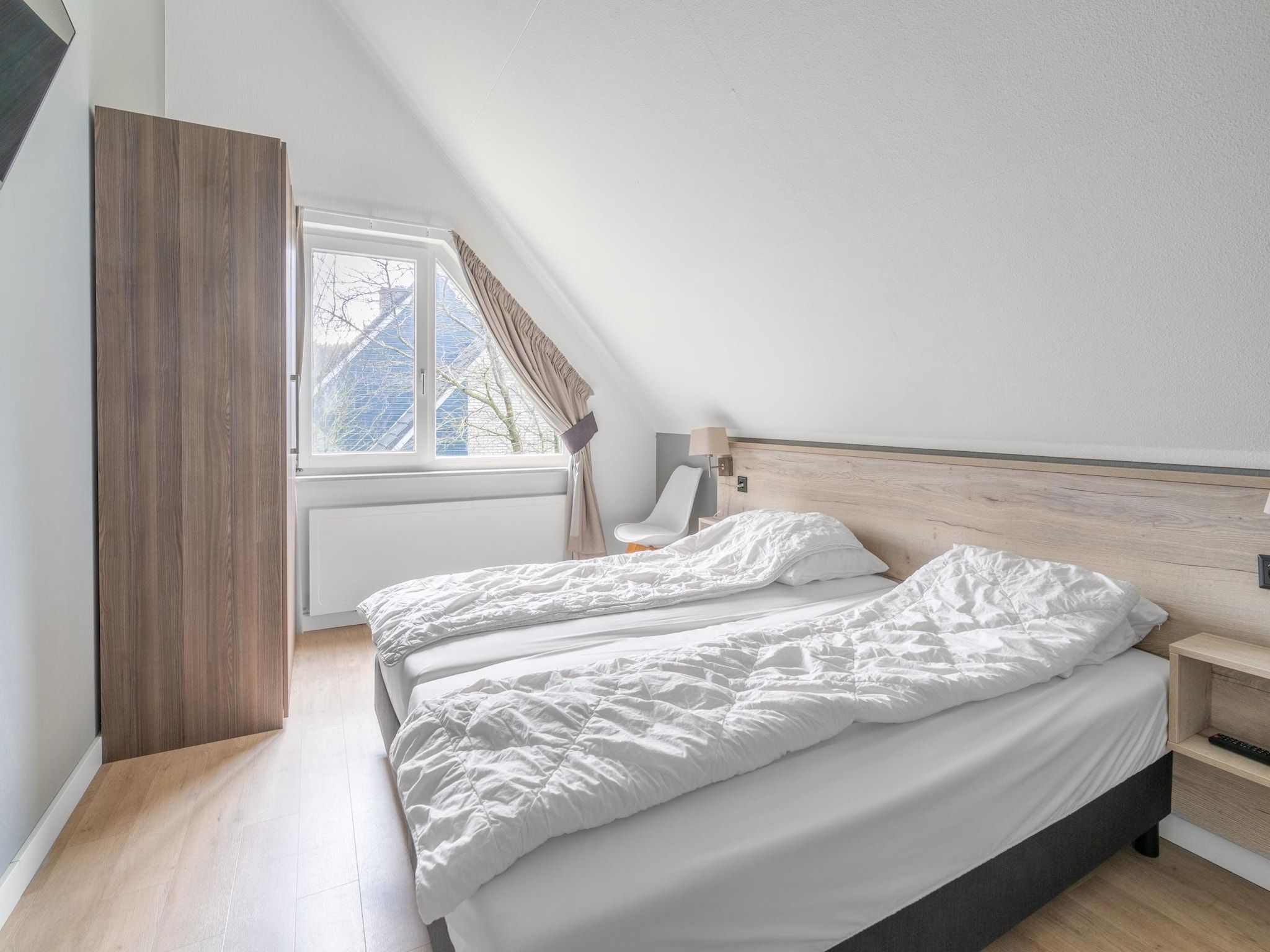 Een slaapkamer van Kamperfoelie 73 in De Koog