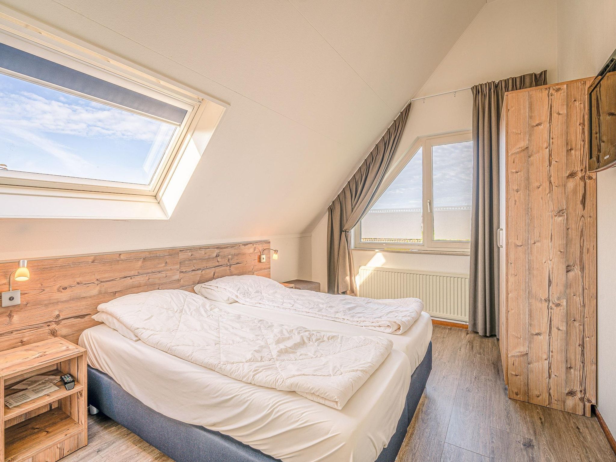 Een slaapkamer van Kamperfoelie 71 in De Koog