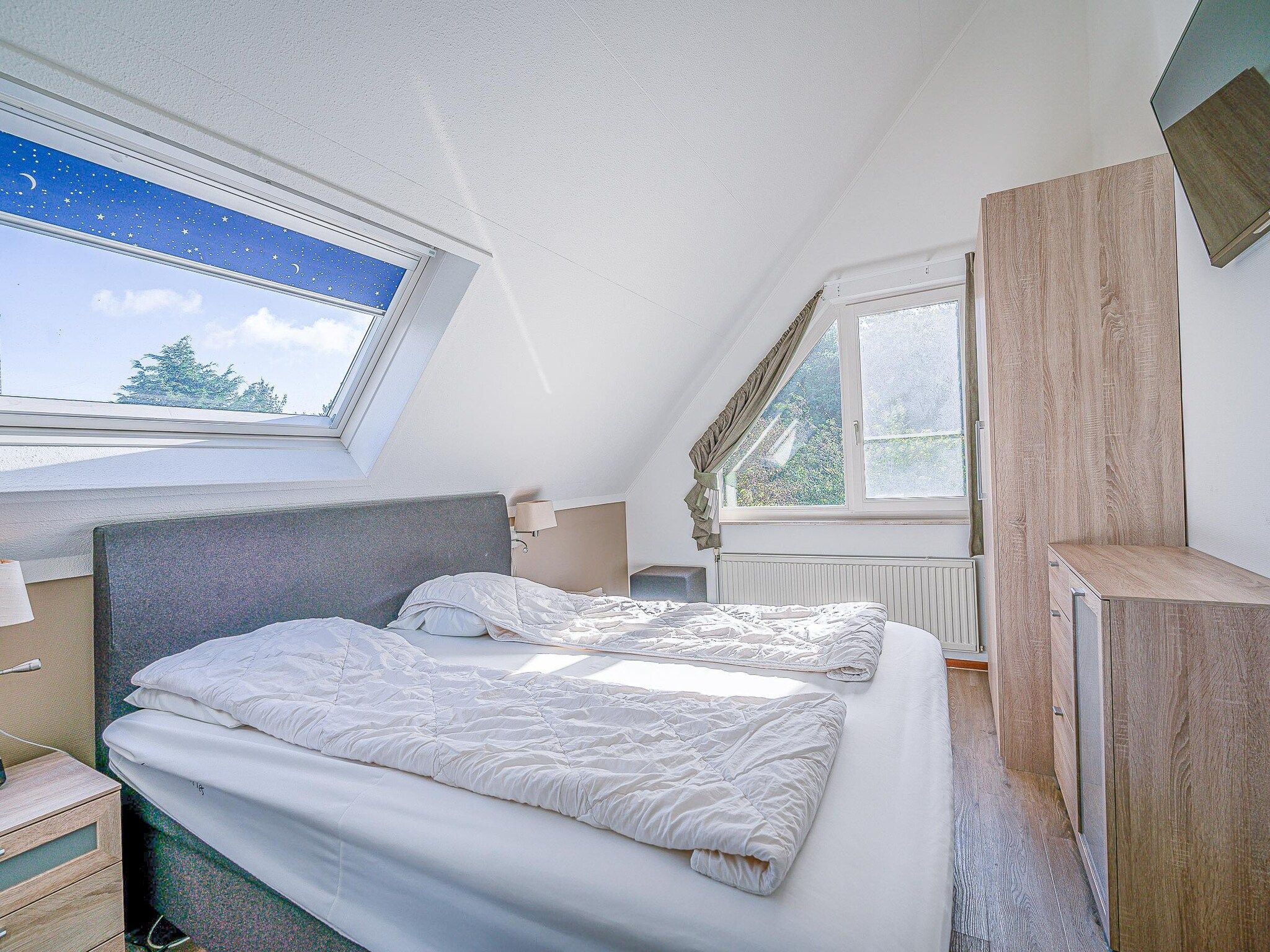 Een slaapkamer van Kamperfoelie 95 in De Koog