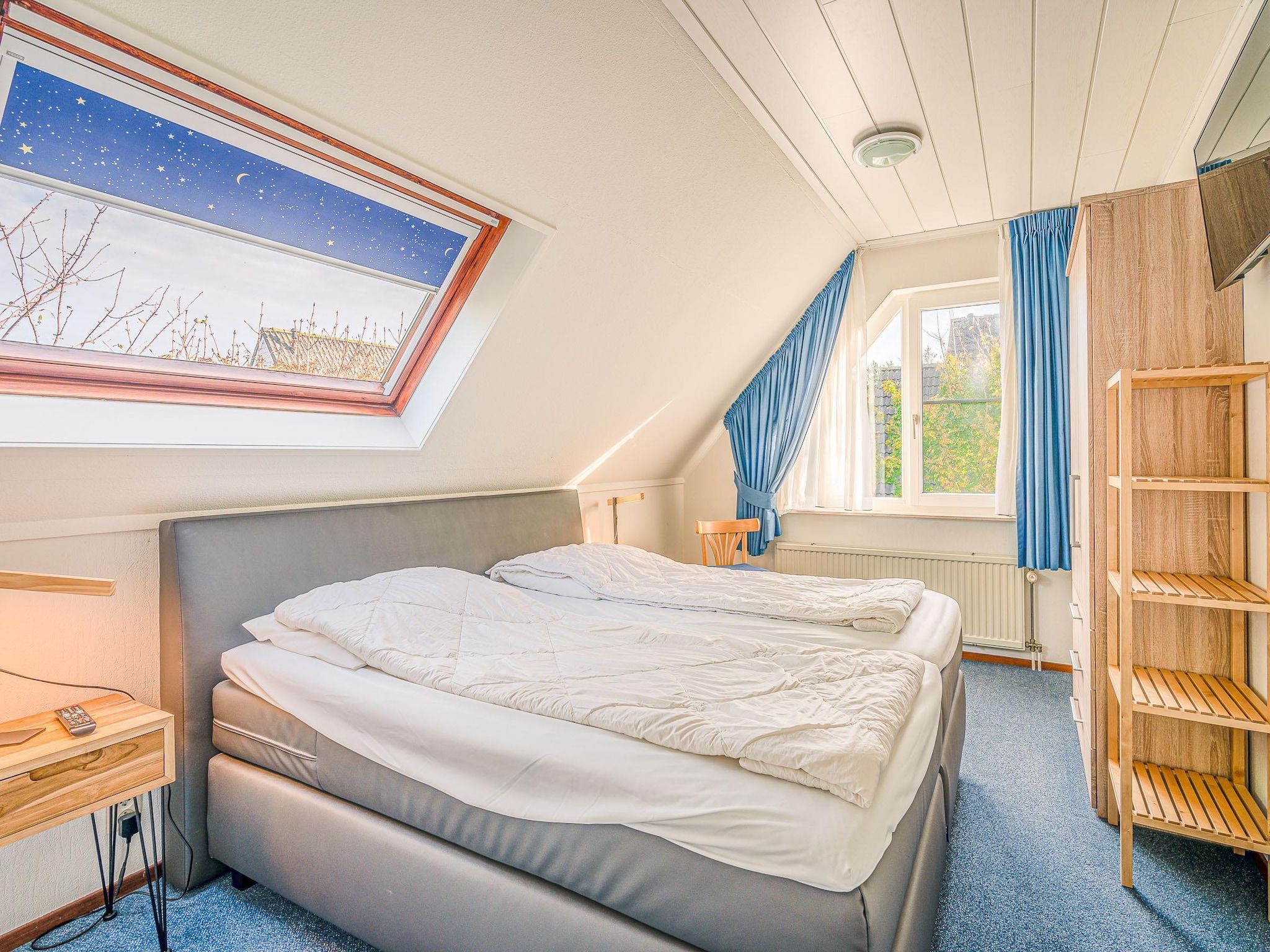 Een slaapkamer van Kamperfoelie 65 in De Koog